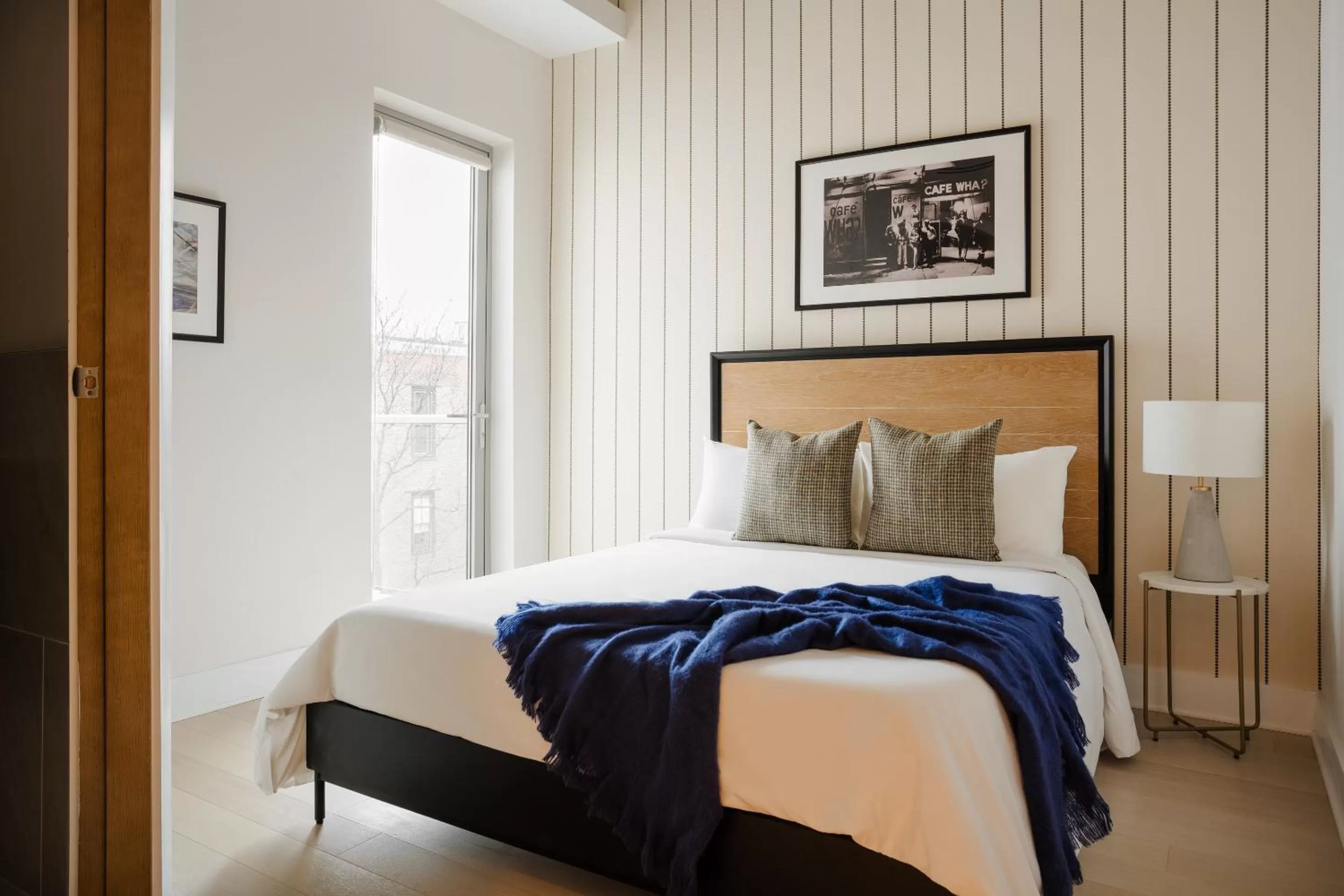 Living room, Bed in Sonder The Mint