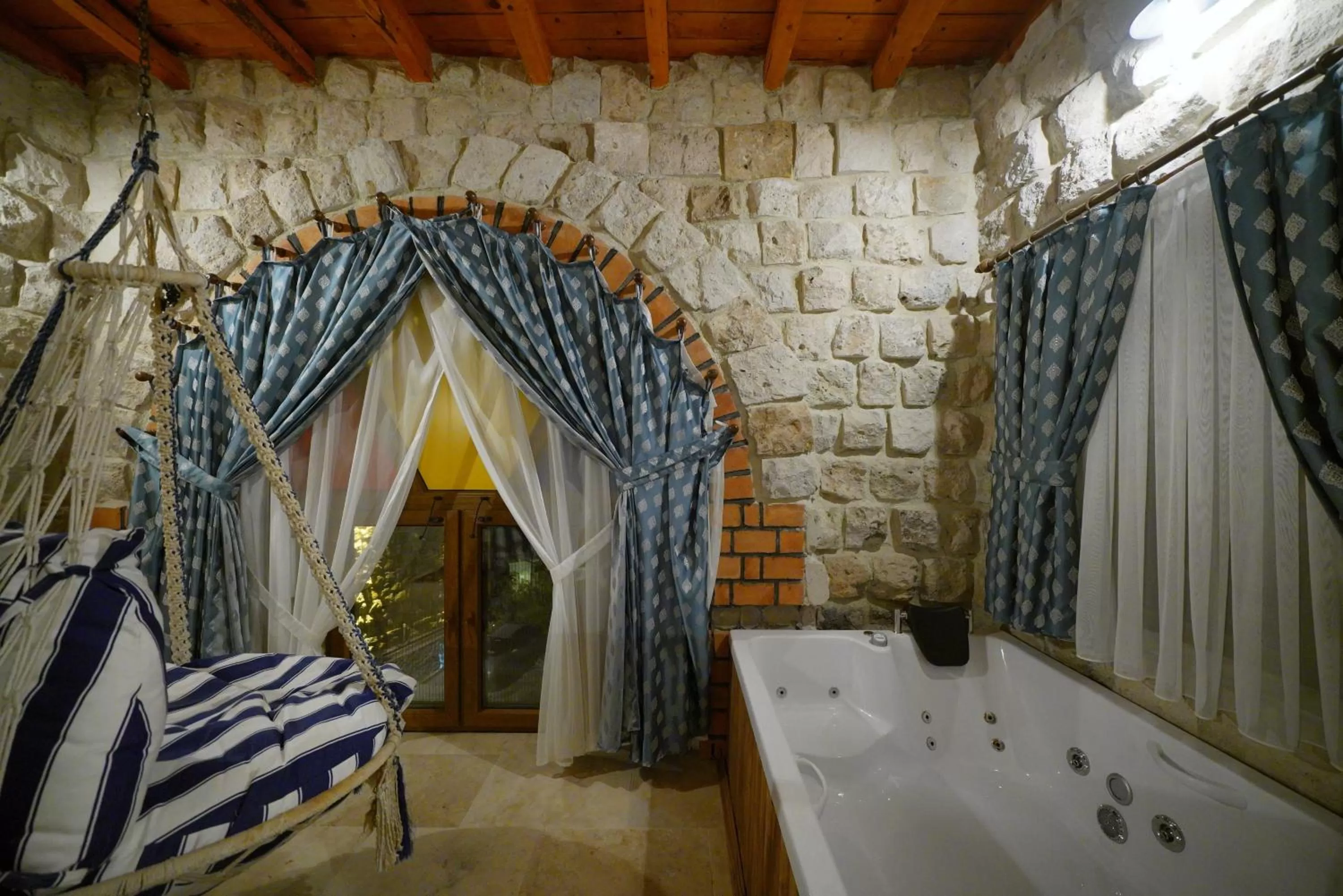 Hot Tub in Cappadocia Nar Cave House & Swimming Pool