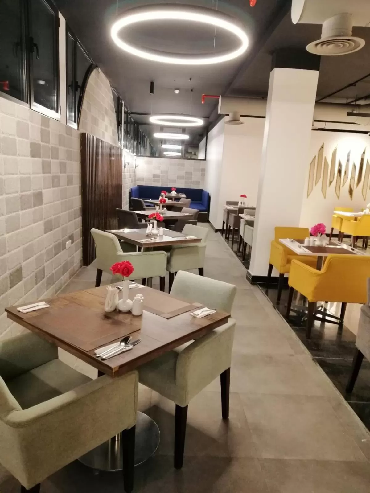 Restaurant/places to eat in Aquila Al Hamra Hotel