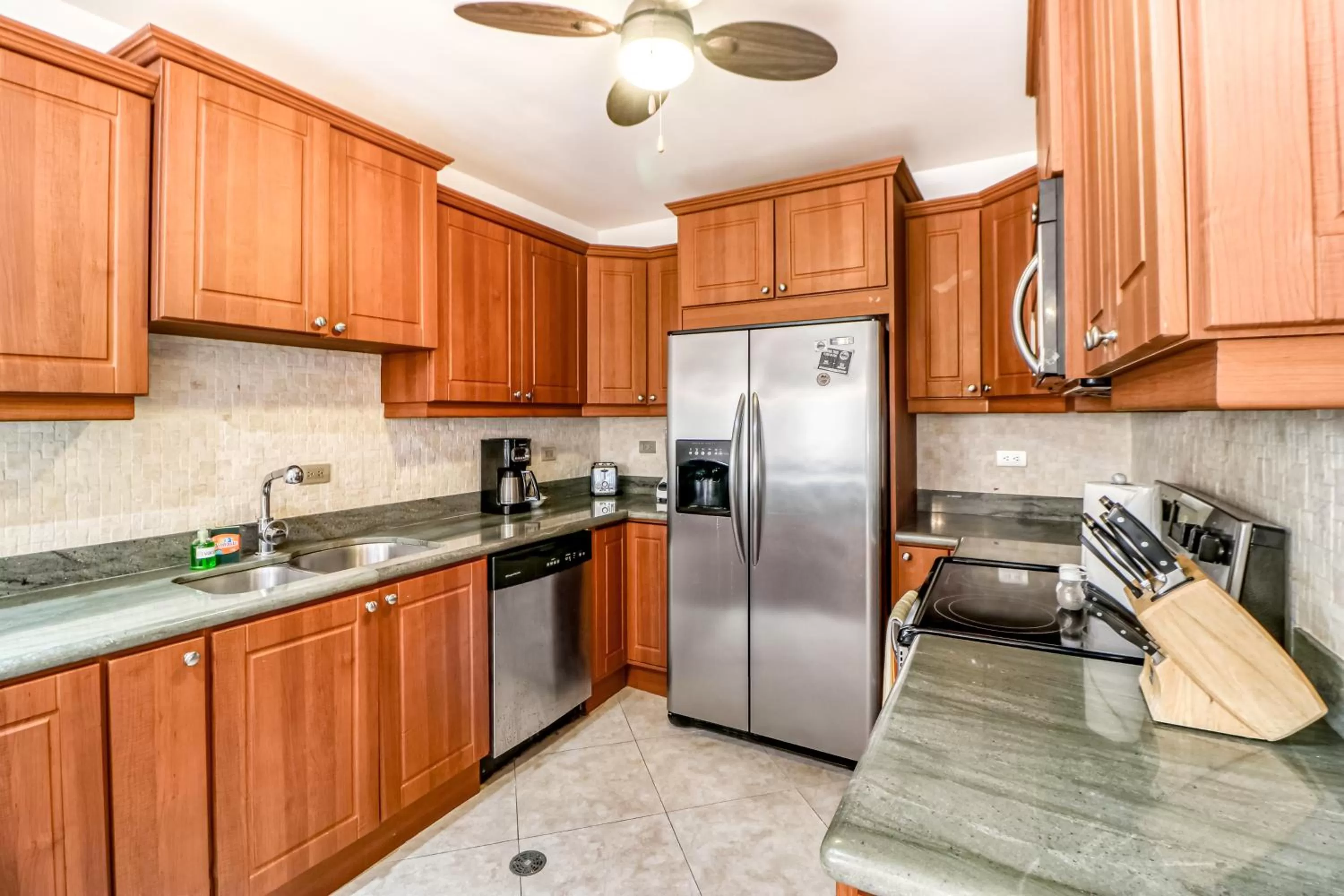 Kitchen/Kitchenette in Tres Regalos 303N