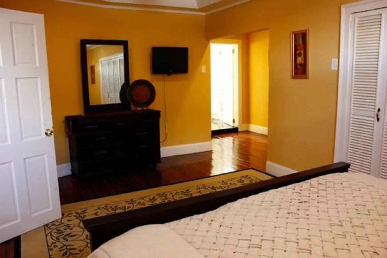 TV/Entertainment Center in El Dorado Inn