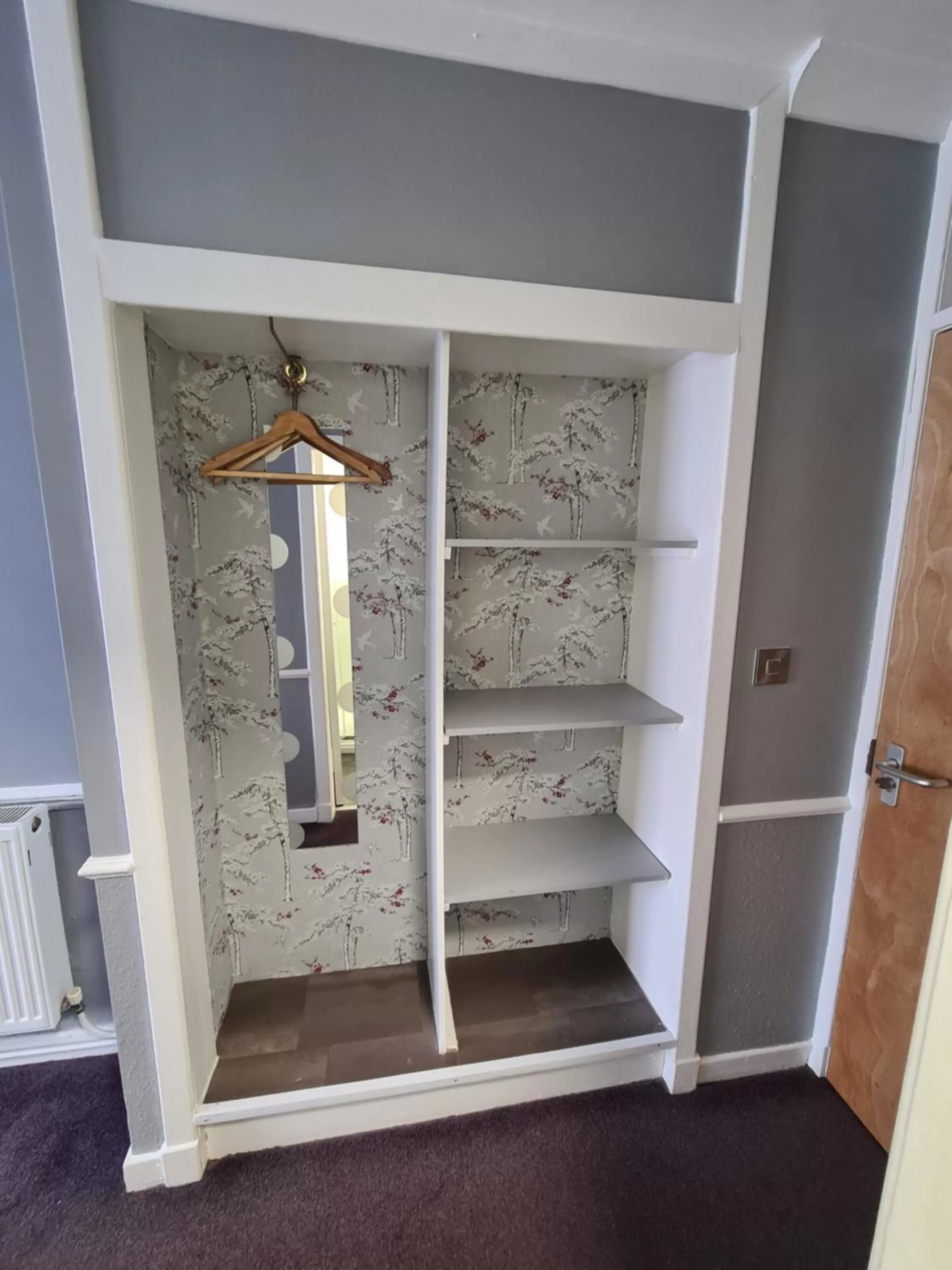 wardrobe, Bed in Northumberland Hotel