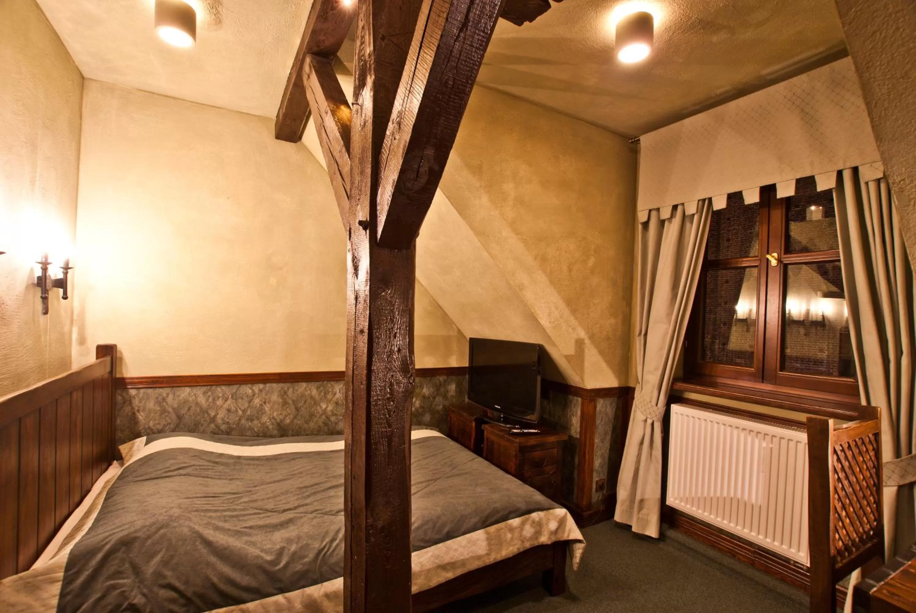 Bed in Zamek Uniejów