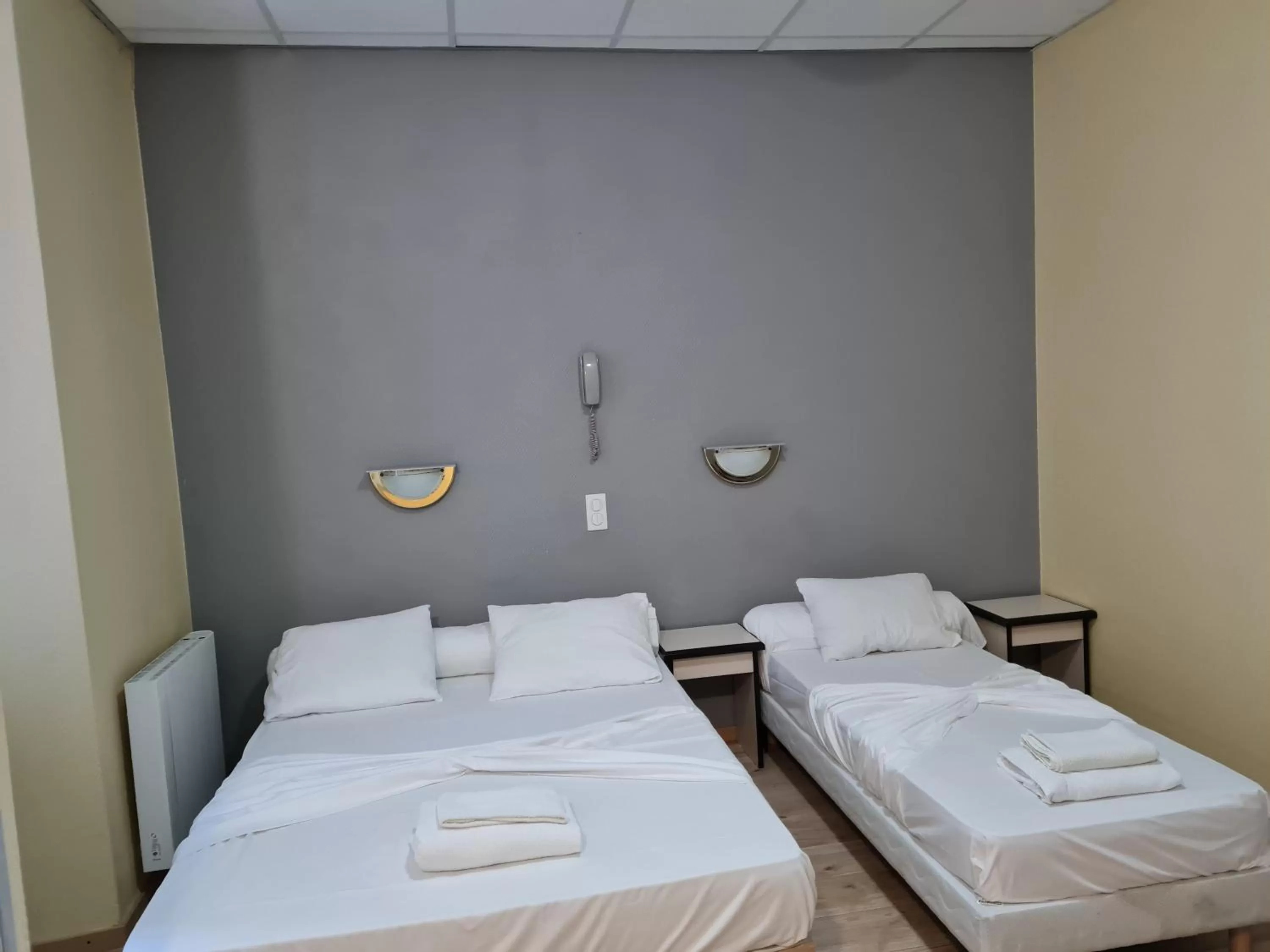 Bedroom, Bed in Hôtel Le Milan