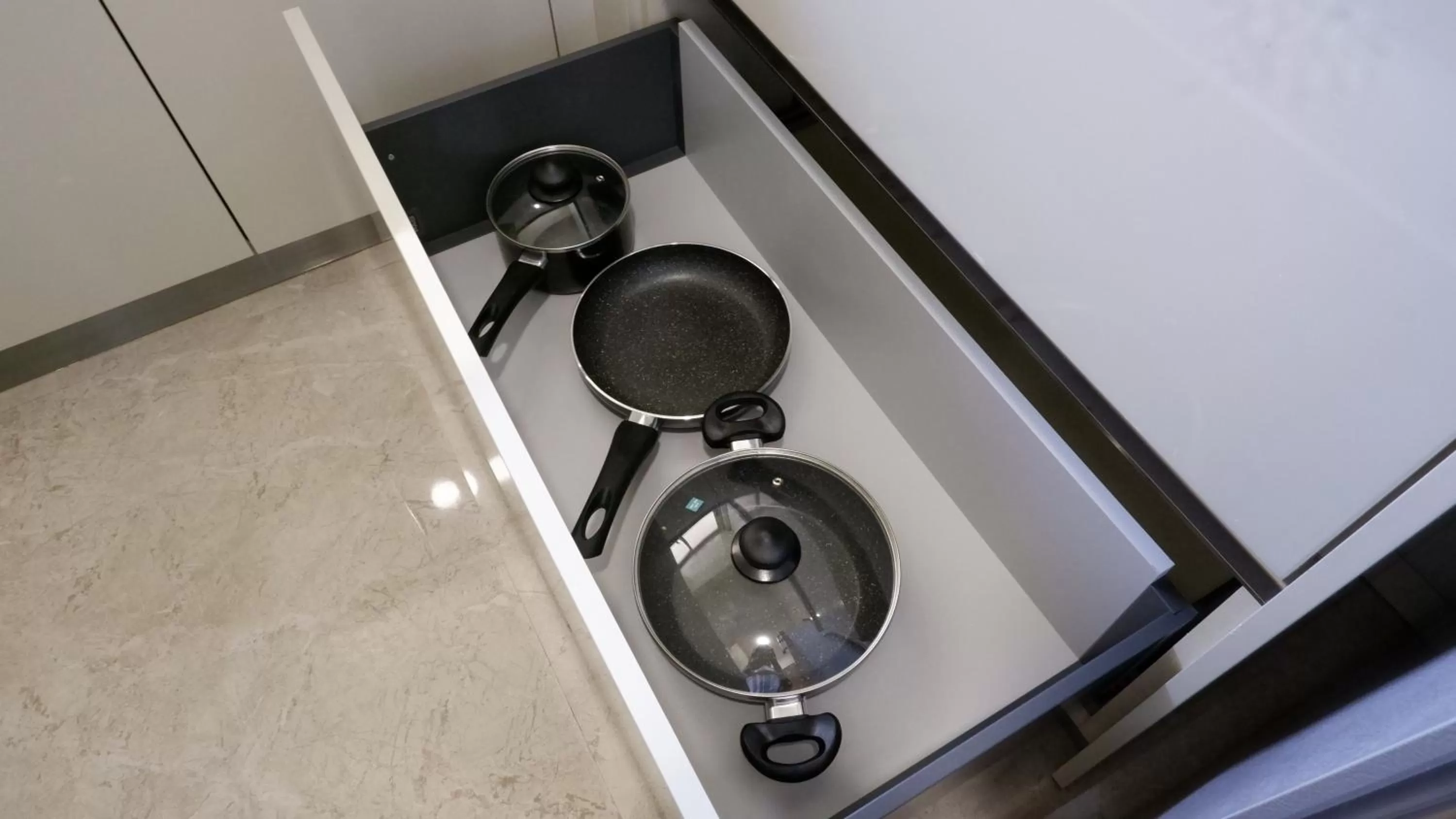 Kitchen or kitchenette in RELOhomes Serviced Apartment