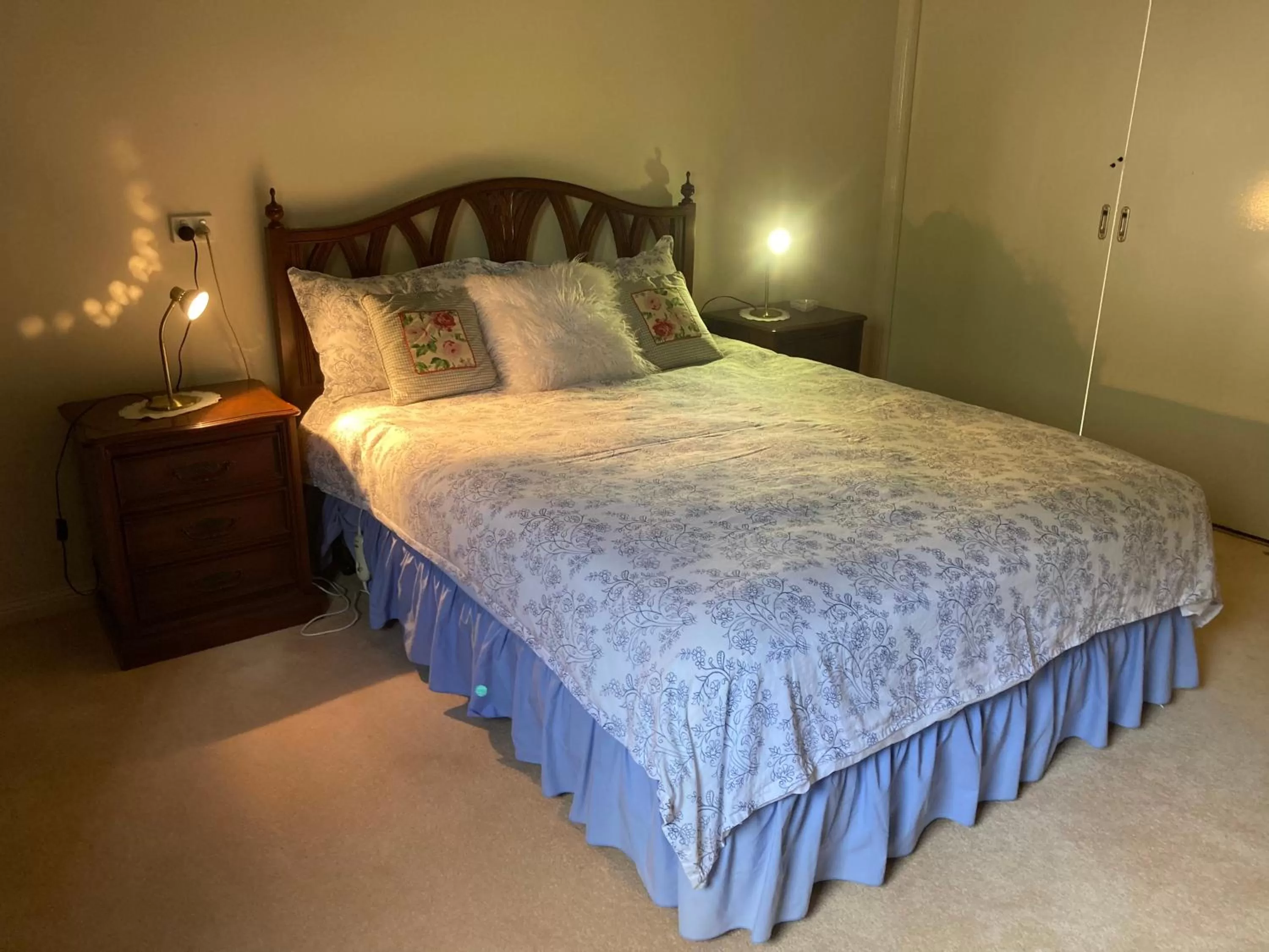 Bed in Rosewood Park Guest Suite