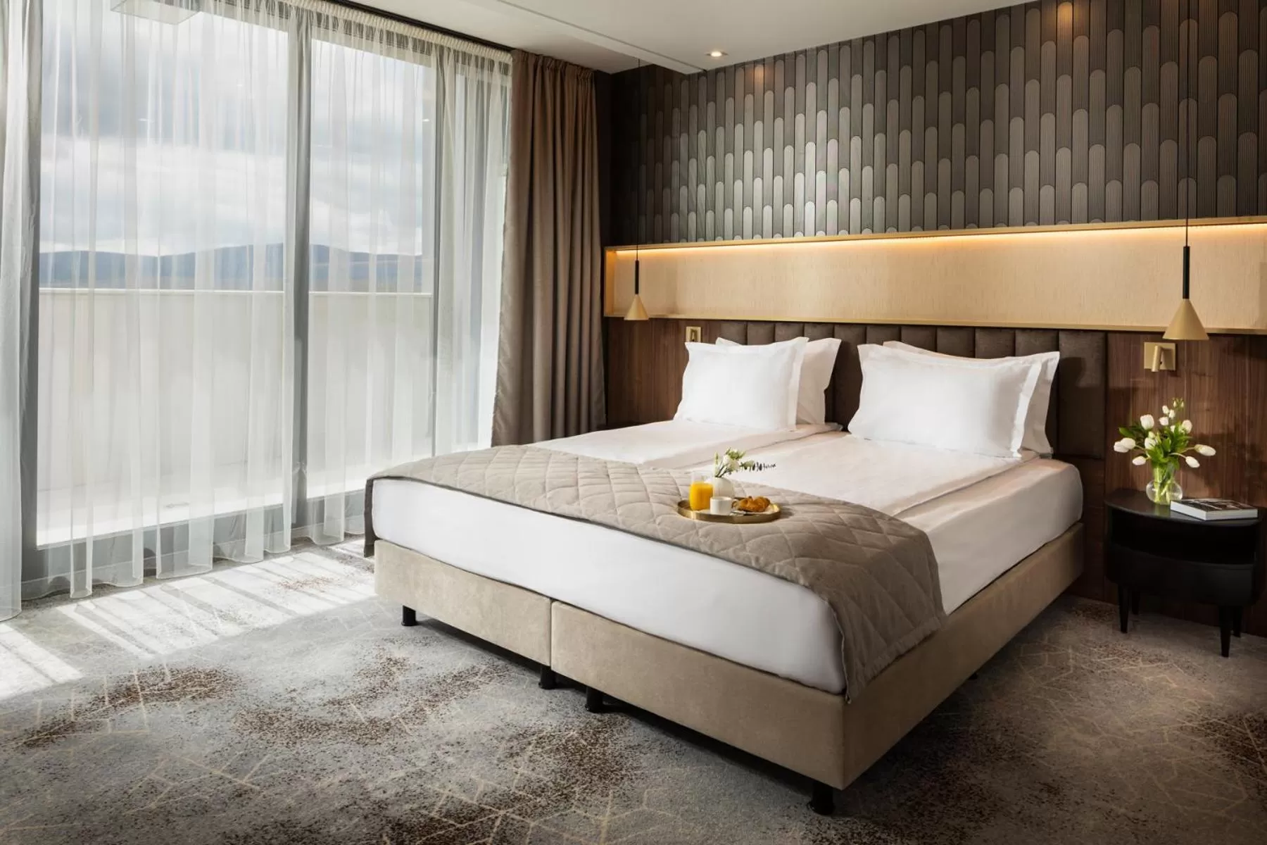 Bed in Kings' Valley Medical & Spa Hotel