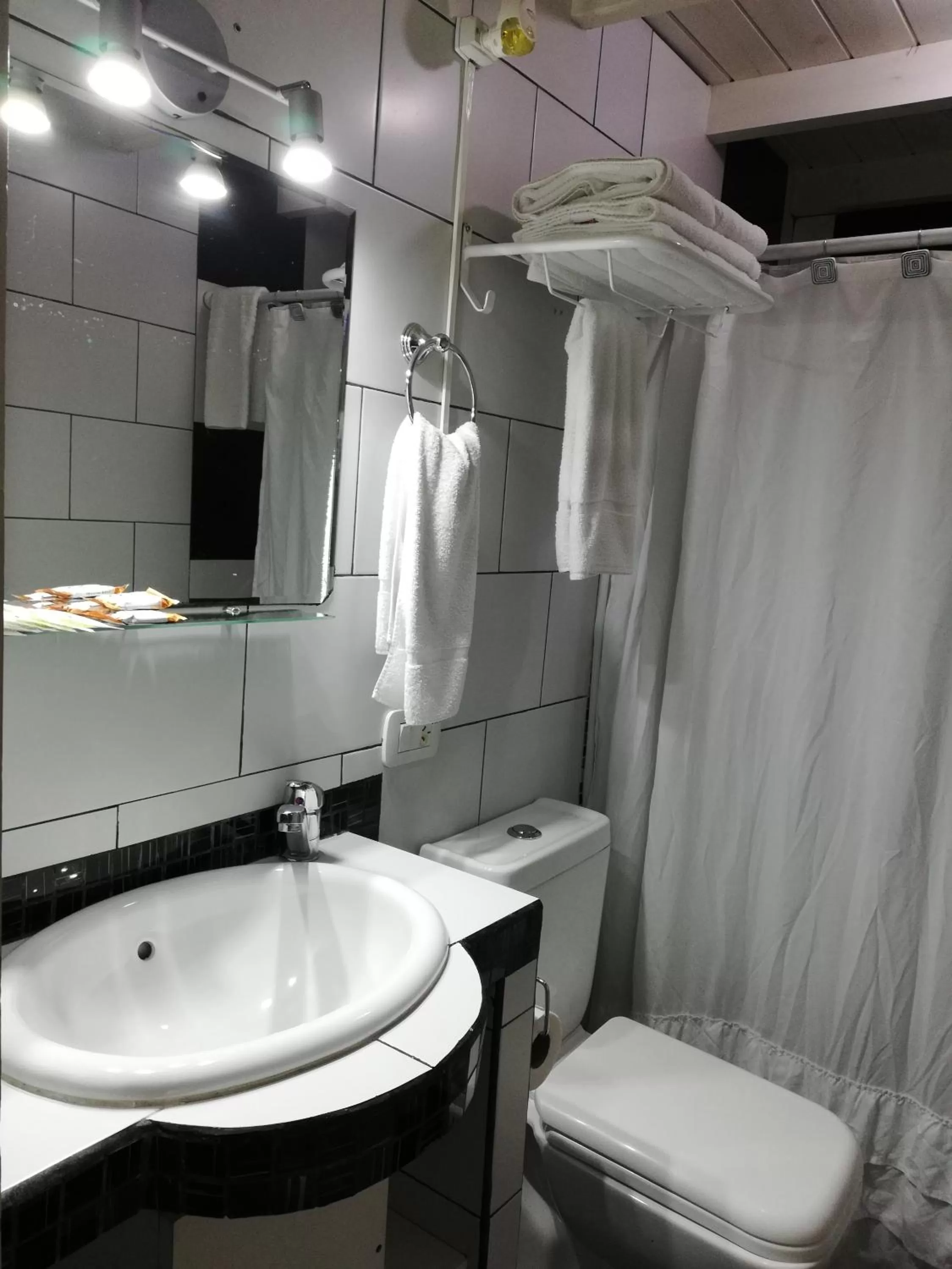 Bathroom in Casablanca Boutique Hotel Adrogué