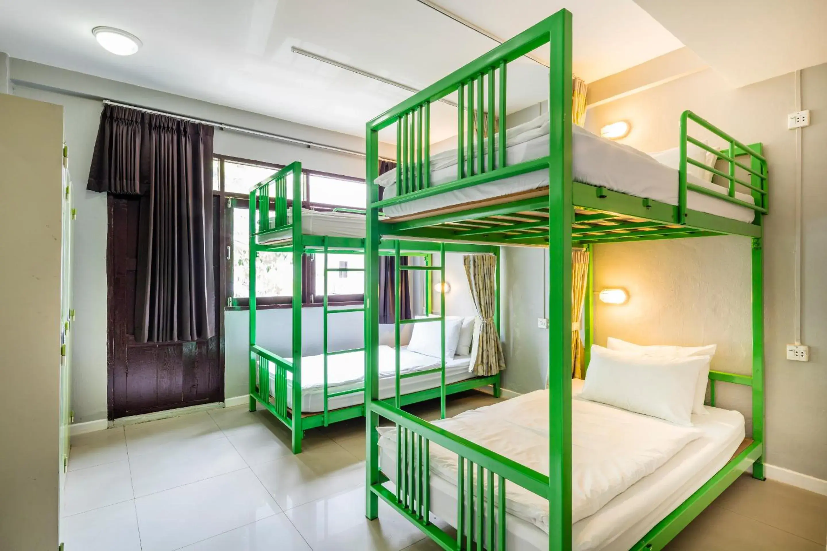 Family Room with Private Bathroom in At Hua Lamphong Hotel Family Room with Private Bathroom in At Hua Lamphong Hotel