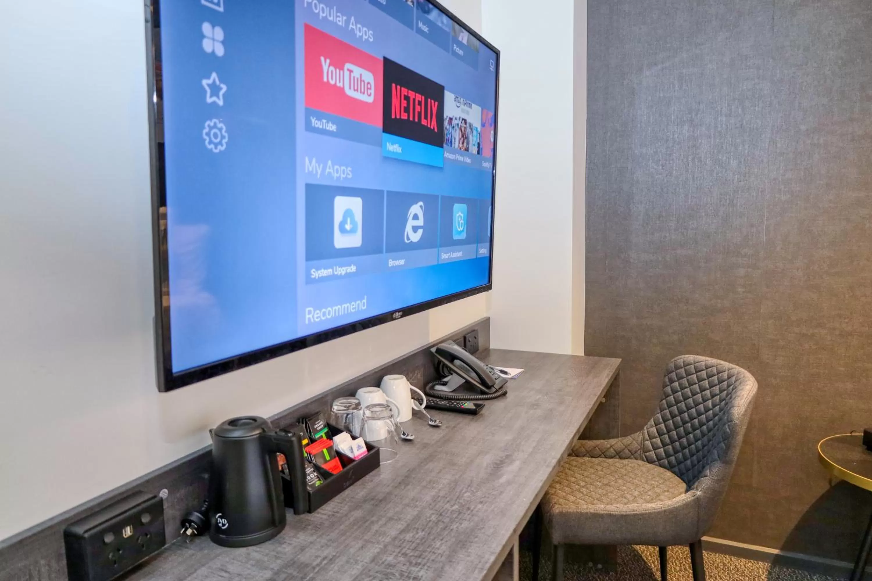 TV and multimedia in Microtel by Wyndham Wellington