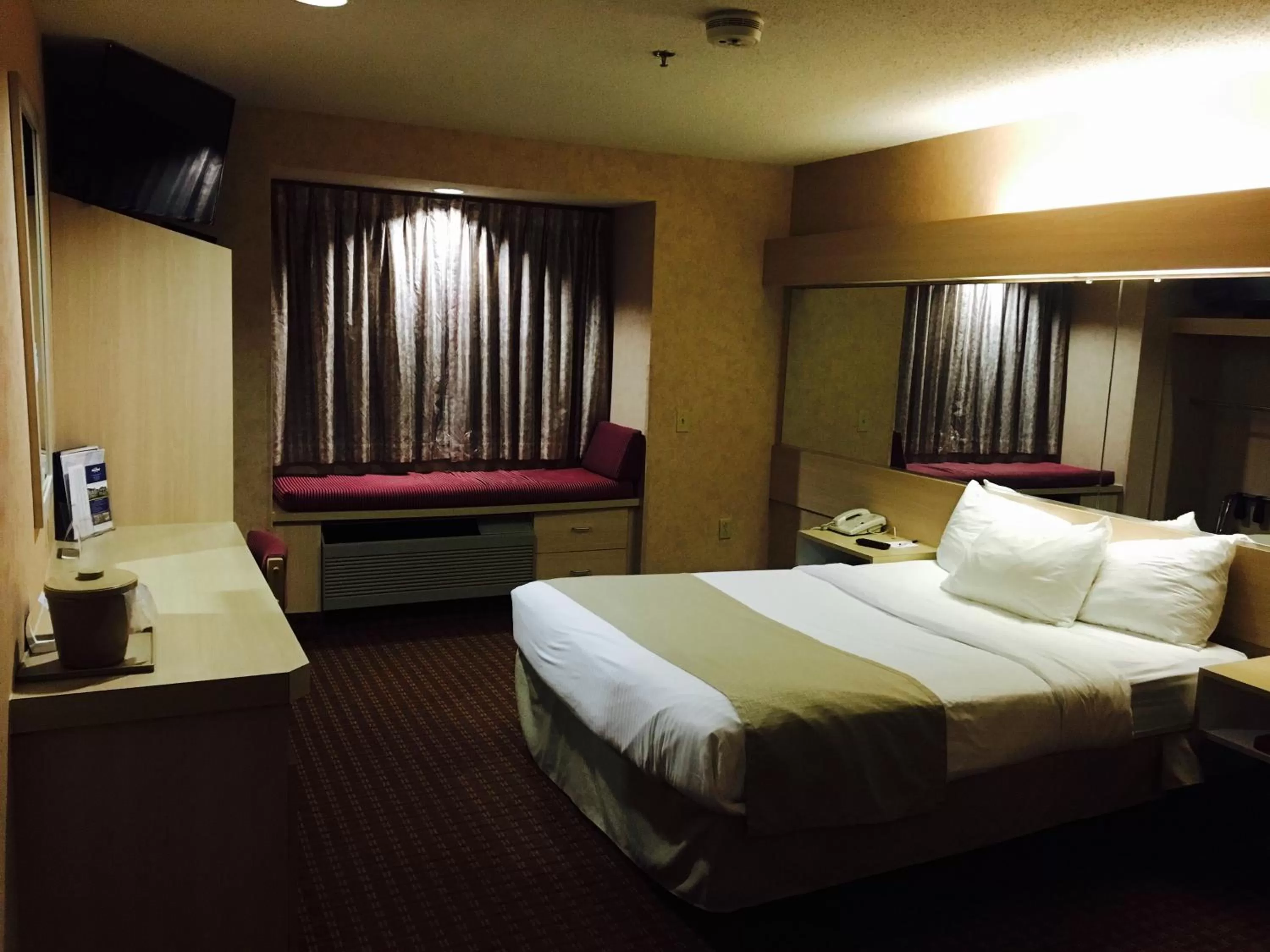 Photo of the whole room, Bed in Microtel Inn & Suites by Wyndham Syracuse Baldwinsville