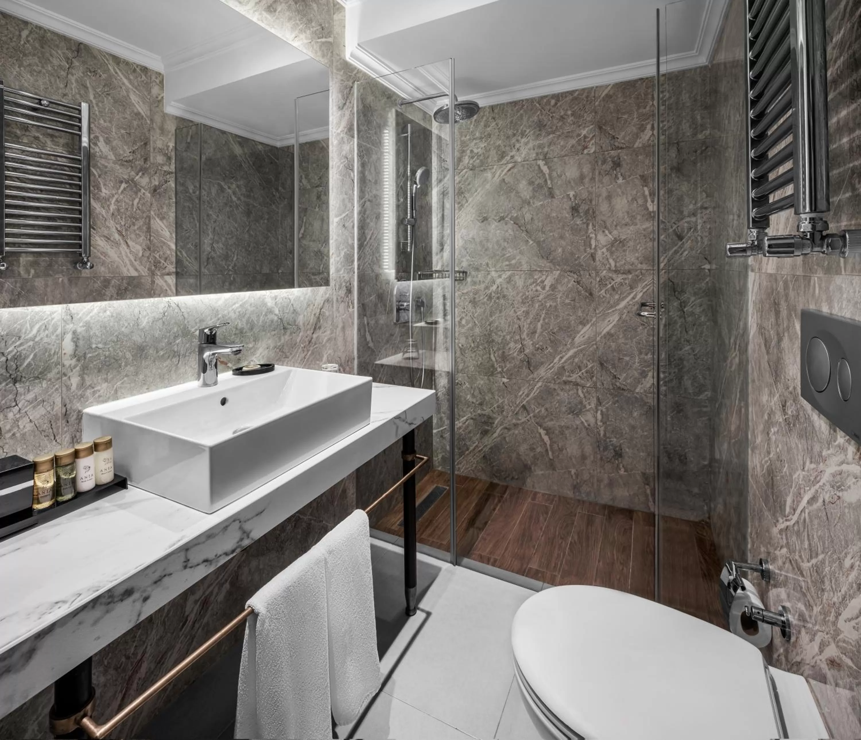 Shower in AKKA Lush Hotel Taksim