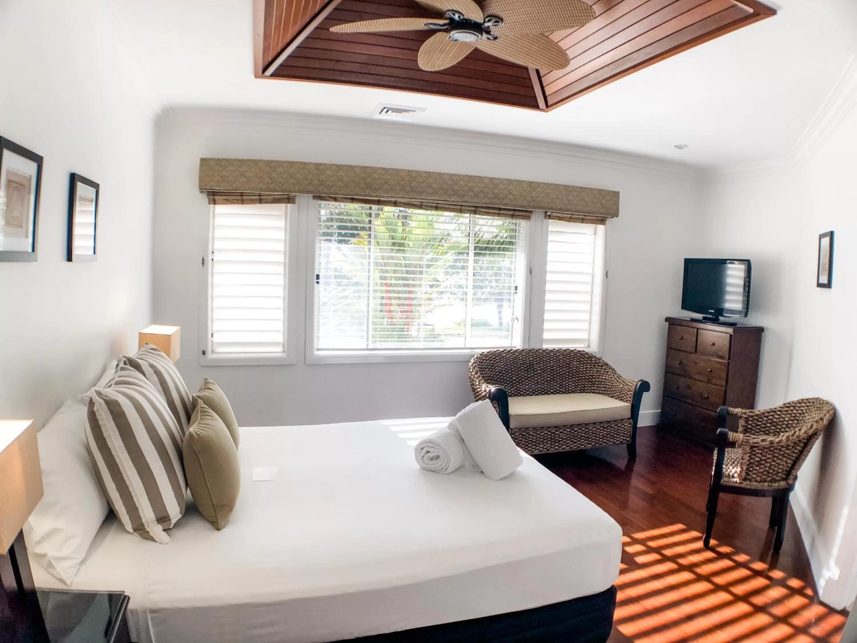 Bed in Villa Beach Palm Cove