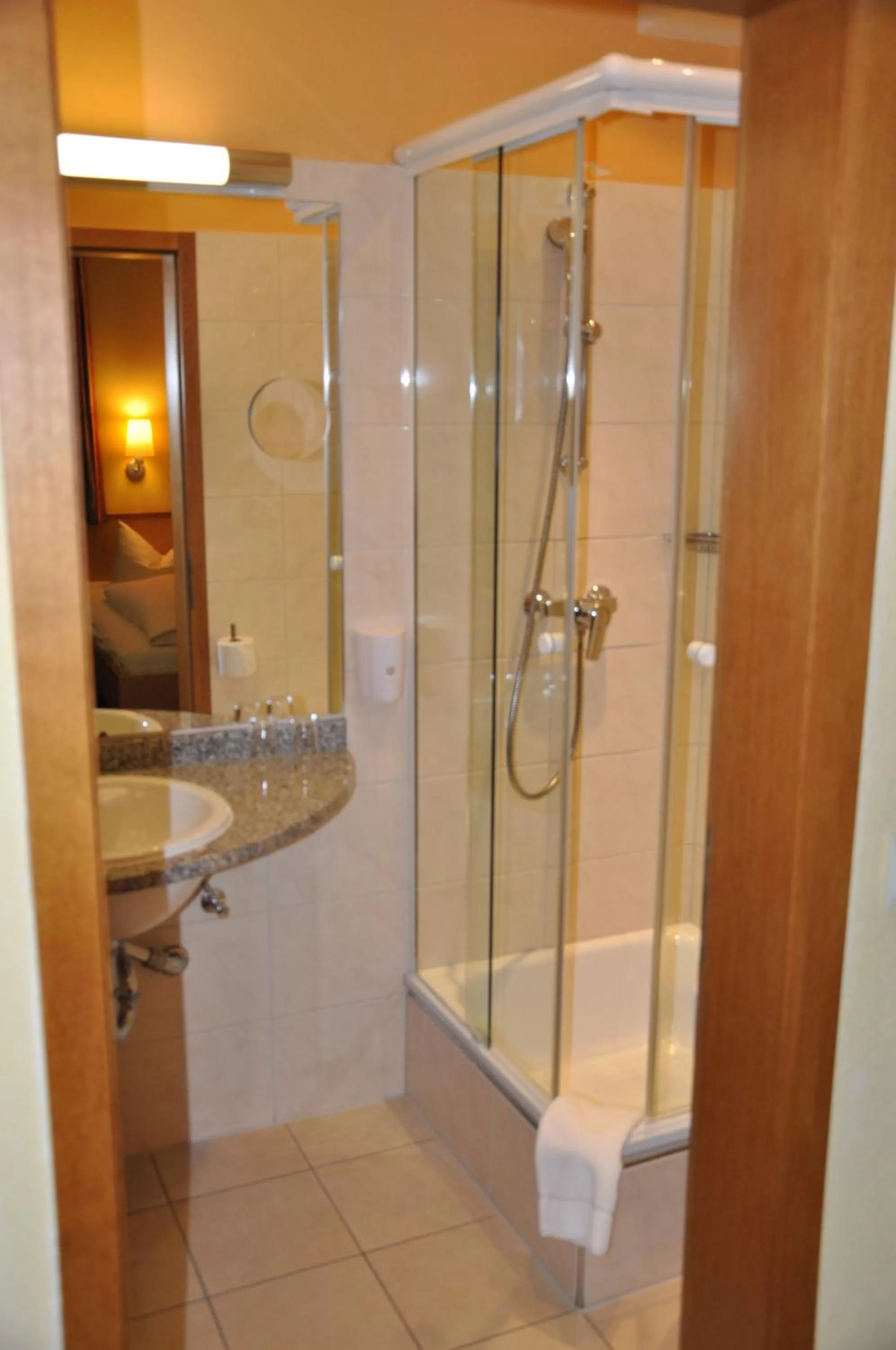 Shower in City Partner Hotel Strauss