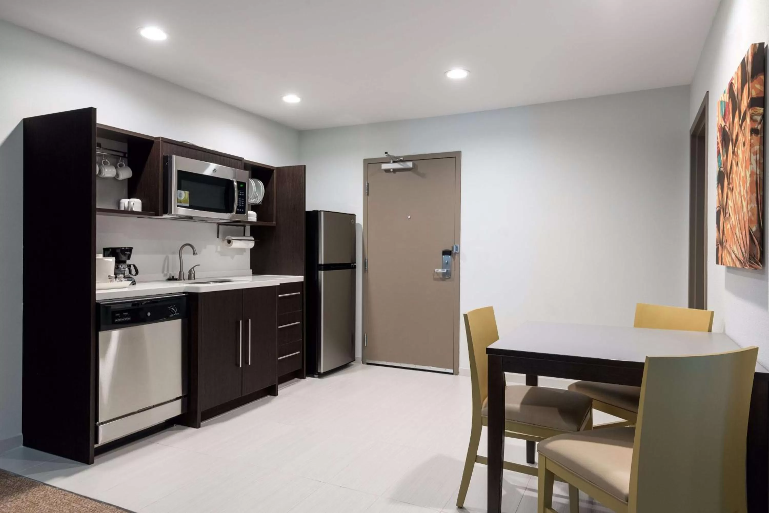 Kitchen or kitchenette in Home2 Suites by Hilton Charlotte University Research Park