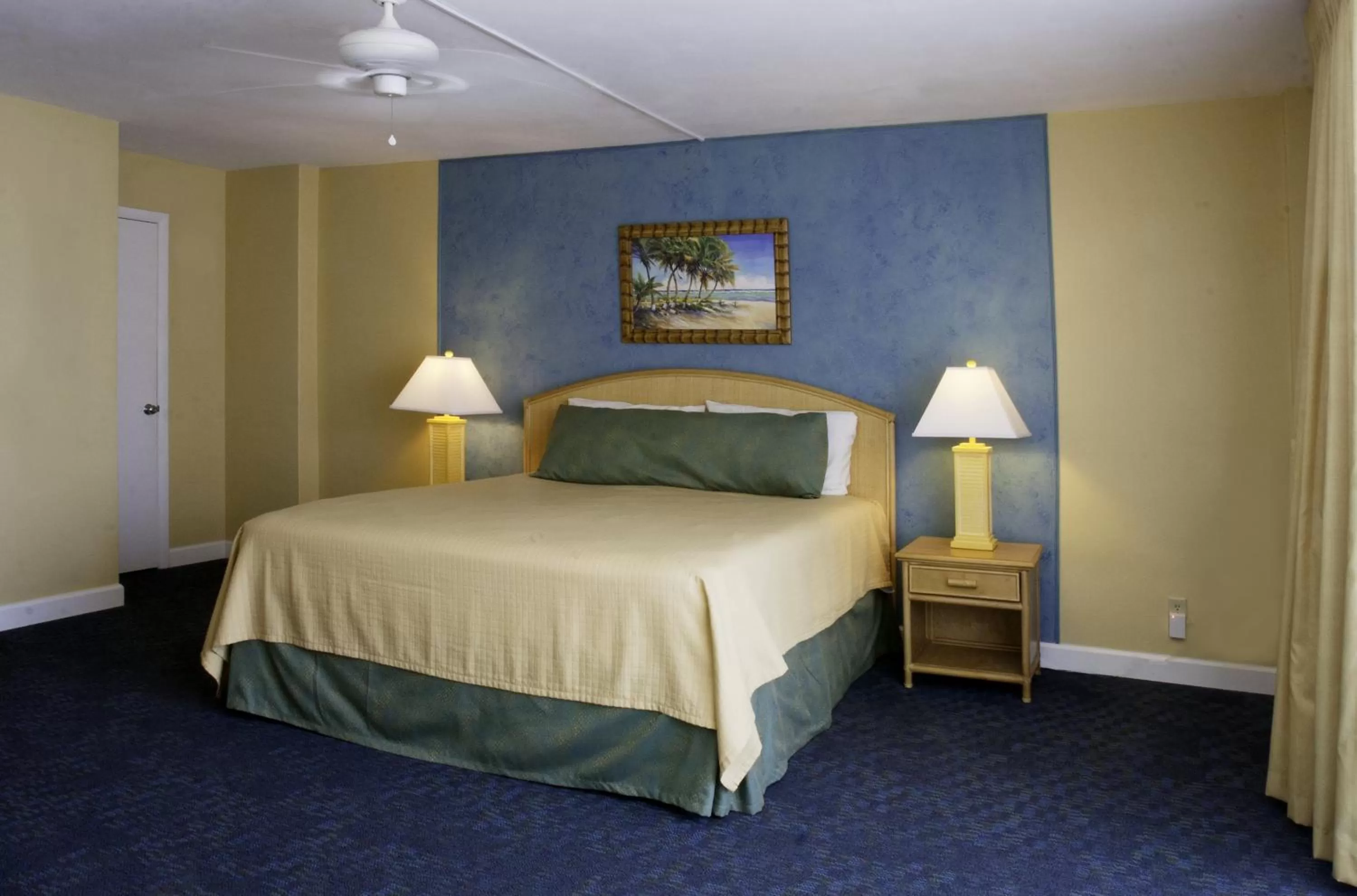 Bedroom, Bed in Sea Club IV Resort