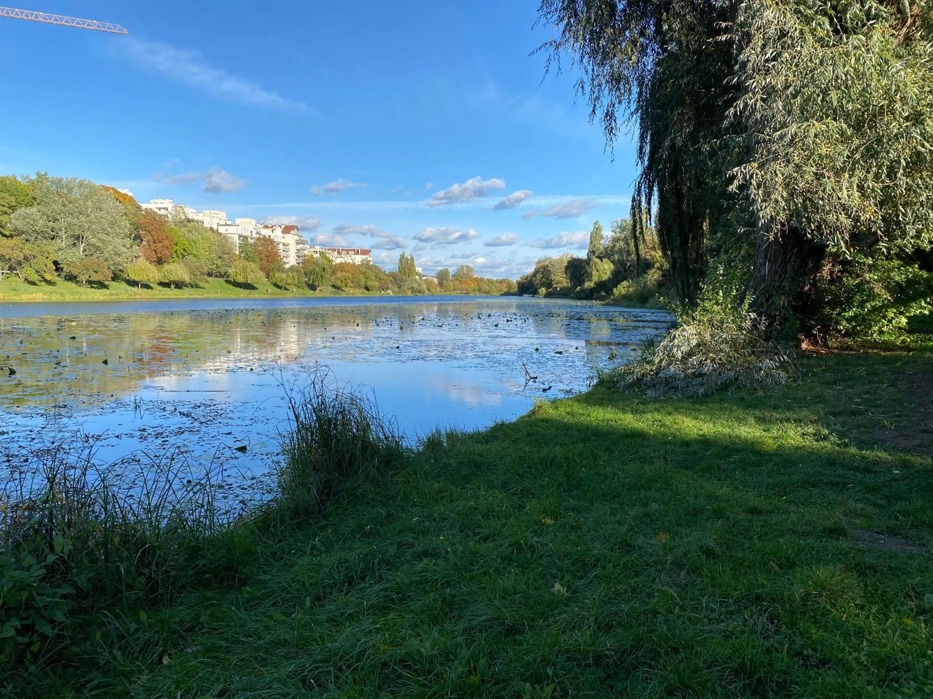 Nearby landmark in Dedek Park - historyczny dworek w pięknym Parku Skaryszewskim obok Stadionu Narodowego