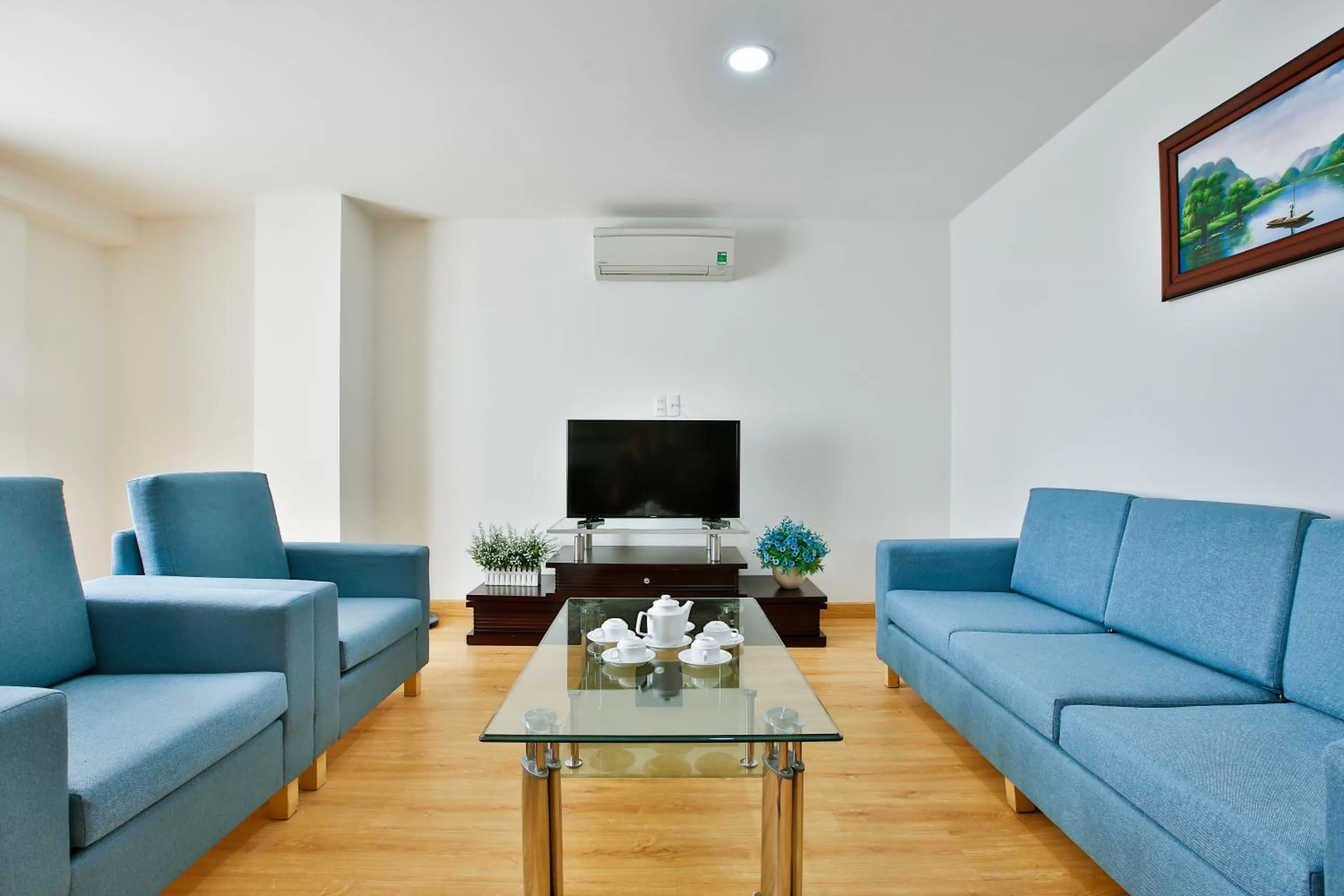 Seating area in ALUNA Ben Thanh Hotel