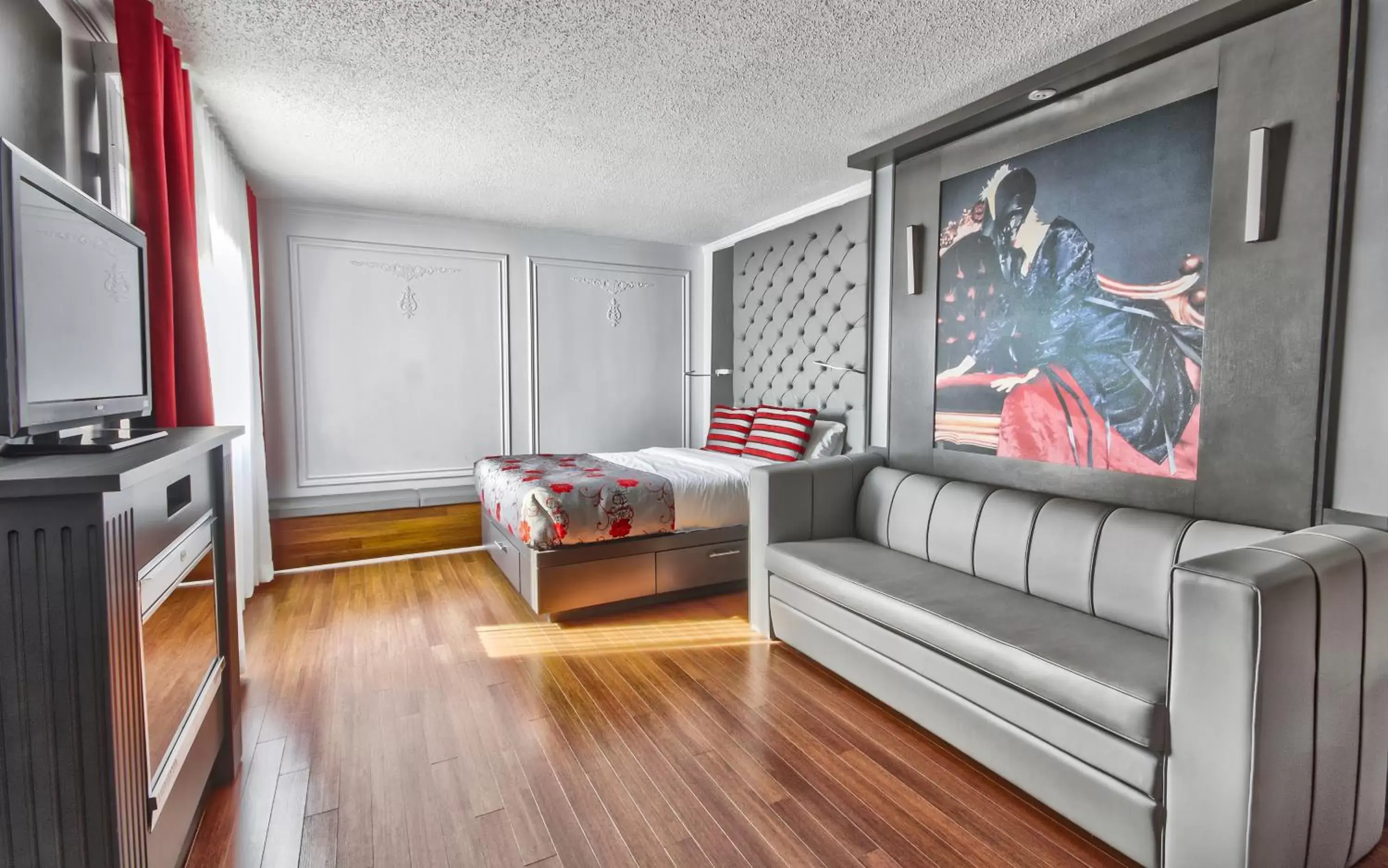 Exterior View Room, 1 Queen Bed and 1 Queen Murphy Bed and Fireplace - Disability Access in Hôtel Plaza Québec par JARO Exterior View Room, 1 Queen Bed and 1 Queen Murphy Bed and Fireplace - Disability Access in Hôtel Plaza Québec par JARO