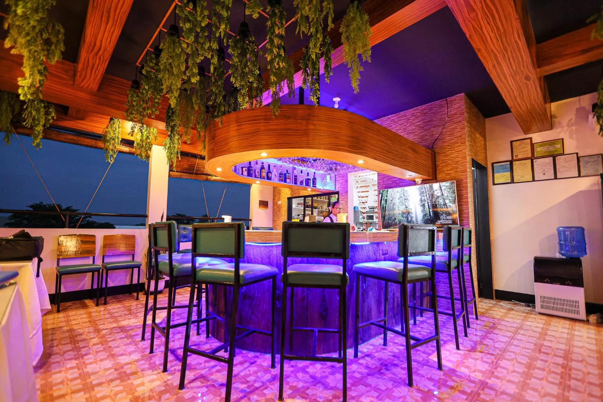 Lounge or bar in Kingswick Residences & Lodge