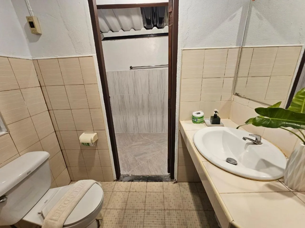 Bathroom in Lanta Nice Beach Resort - SHA Extra Plus