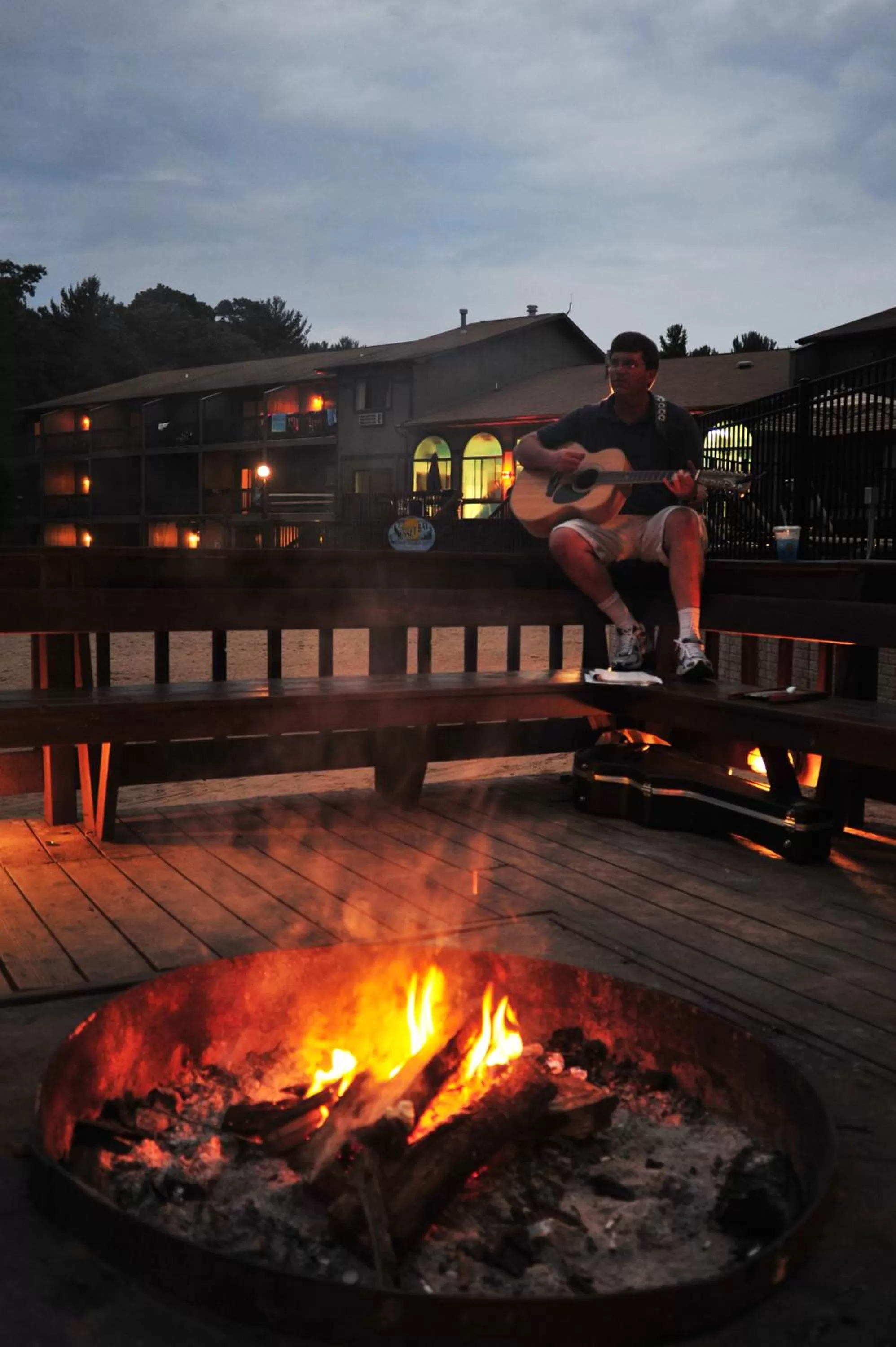 Evening entertainment in Sunset Bay Resort & Suites