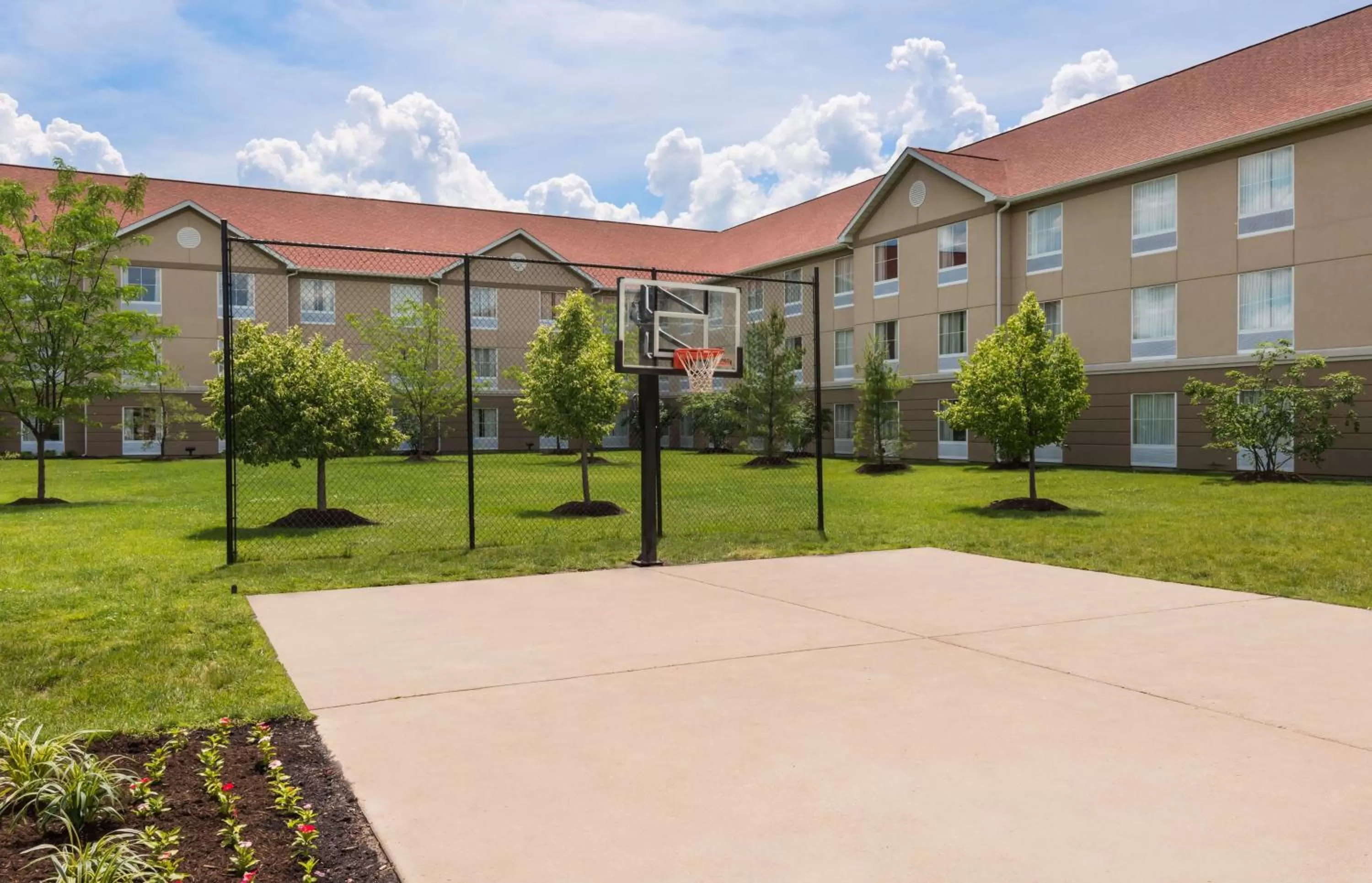 Sports in Larkspur Landing Extended Stay Suites St Louis Riverport