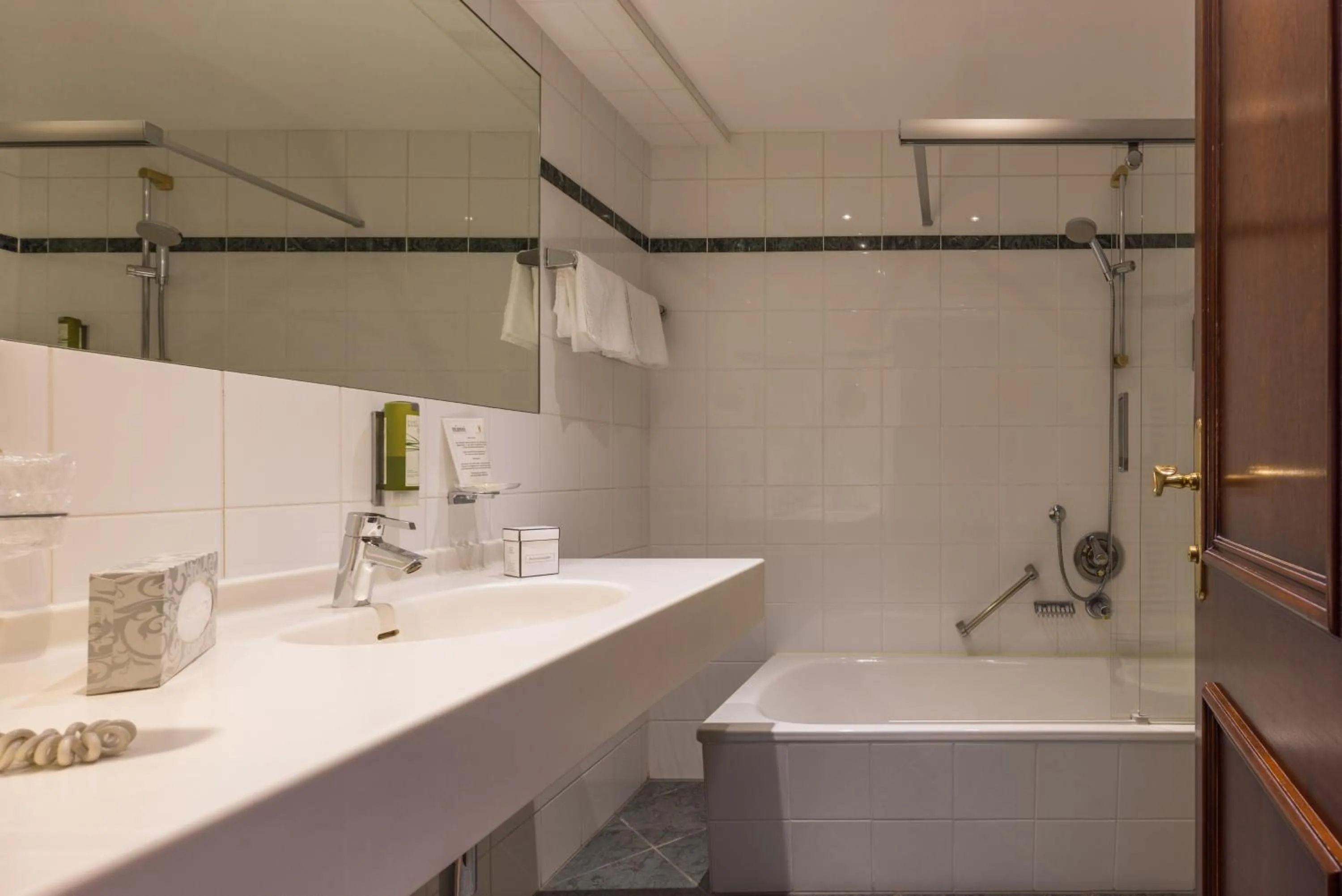 Bathroom in MANNI das Hotel