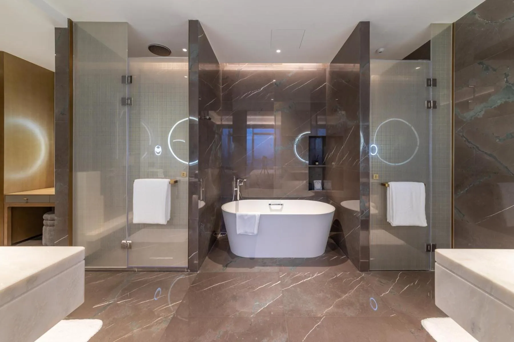 Bathroom in HUALUXE Xi'an Chanba by IHG