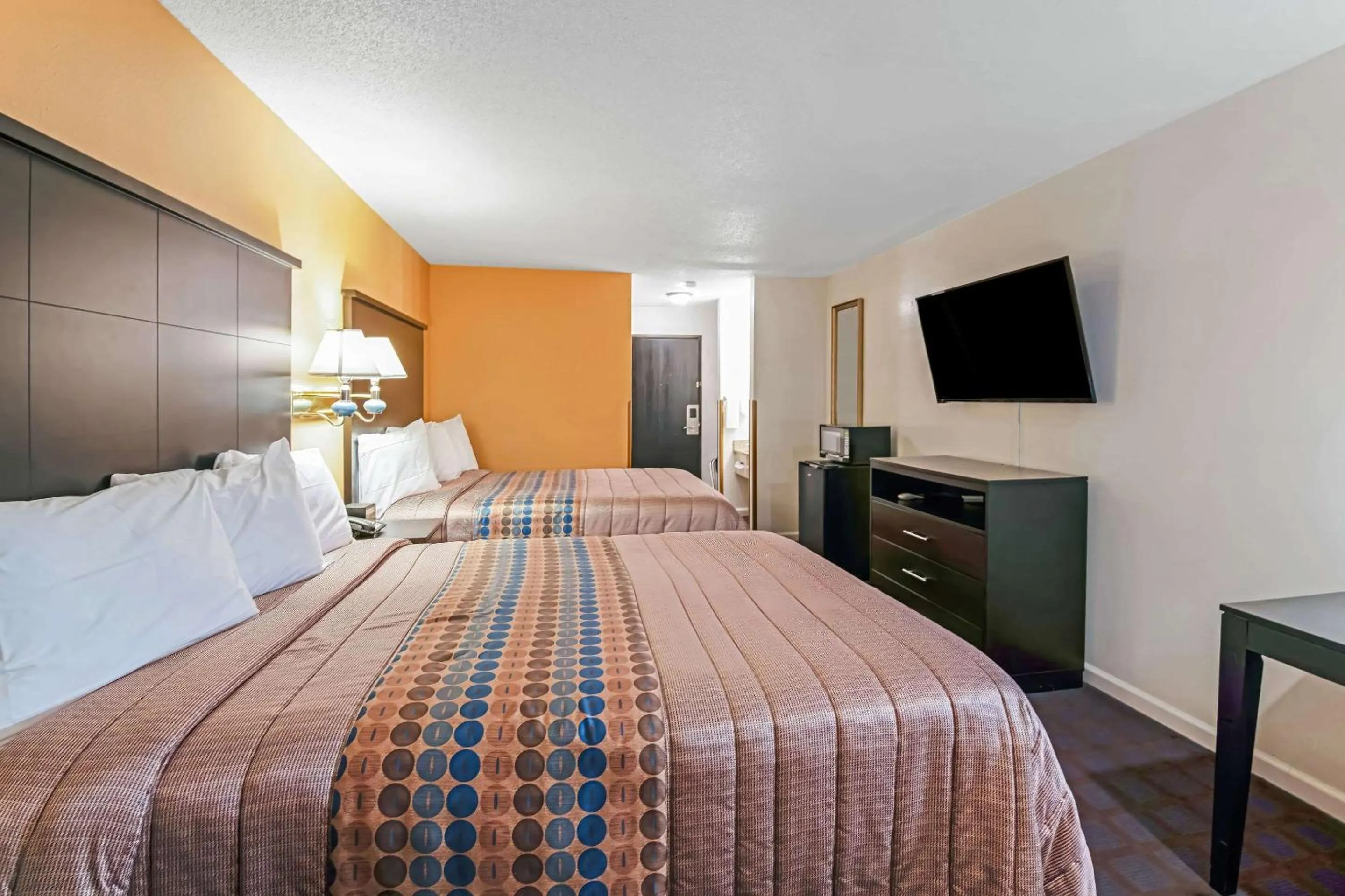 Bedroom, Bed in Rodeway Inn Red Oak
