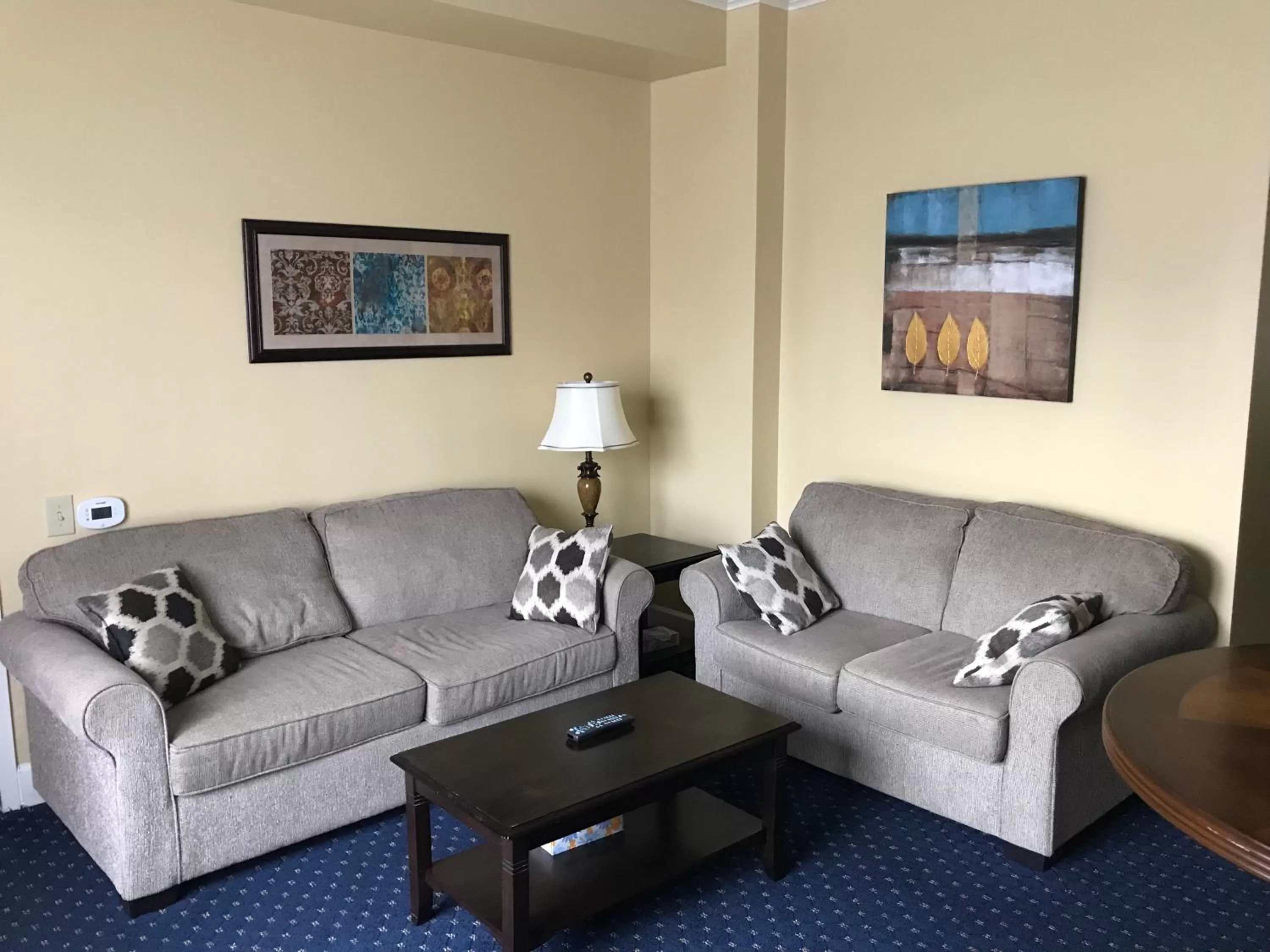 Living room in Asbury Inn & Suites