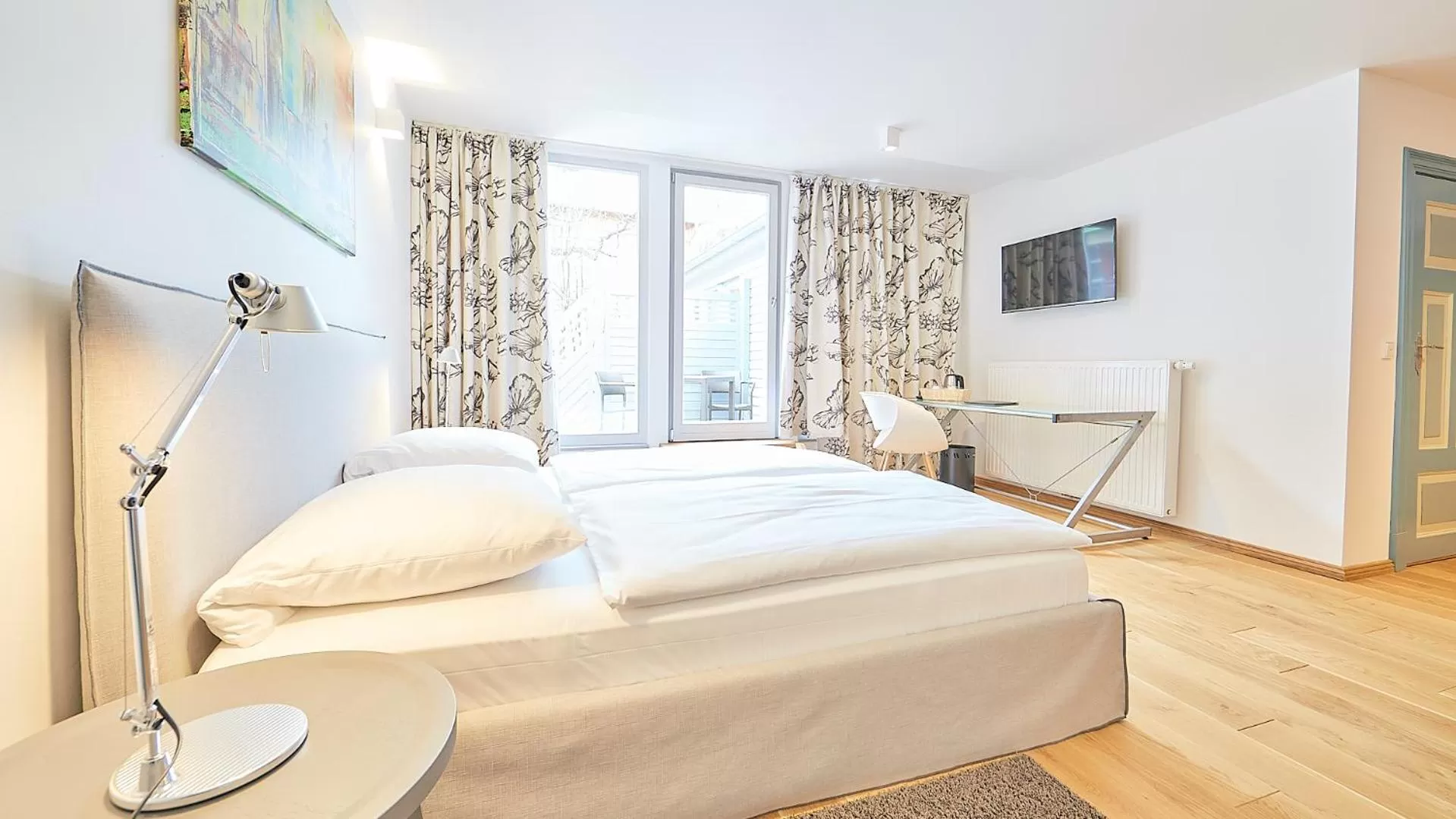 Photo of the whole room, Bed in Anno 1433 Hotel Lüneburg