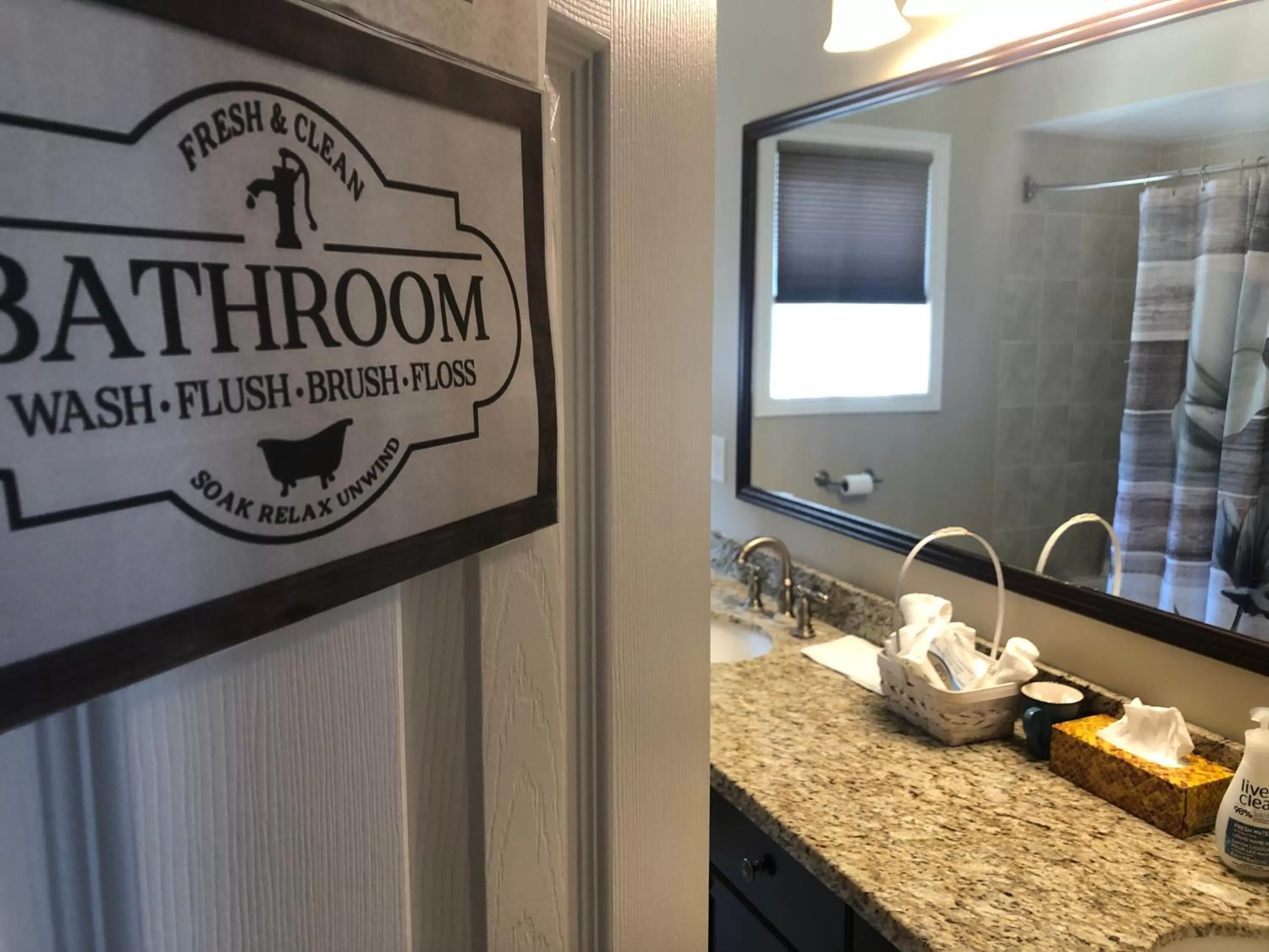 Shower in Willow Pond Satellite B&B