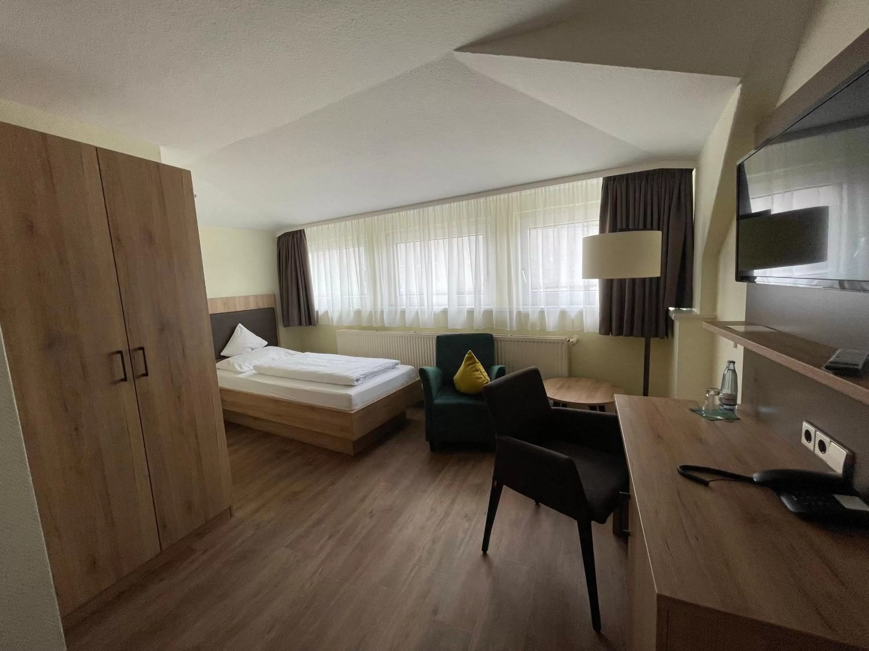 Photo of the whole room, Bed in Hotel Niedersächsischer Hof