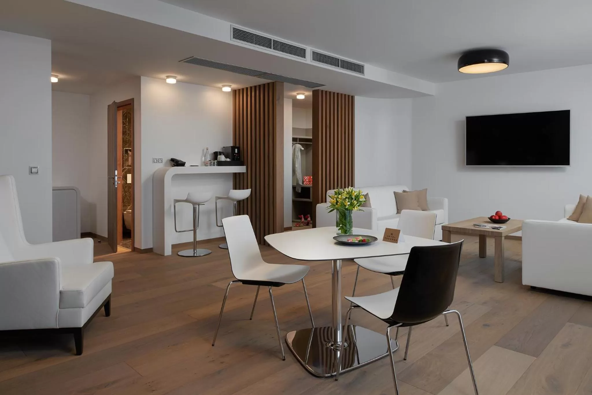 Communal lounge/ TV room in Hotel Passage