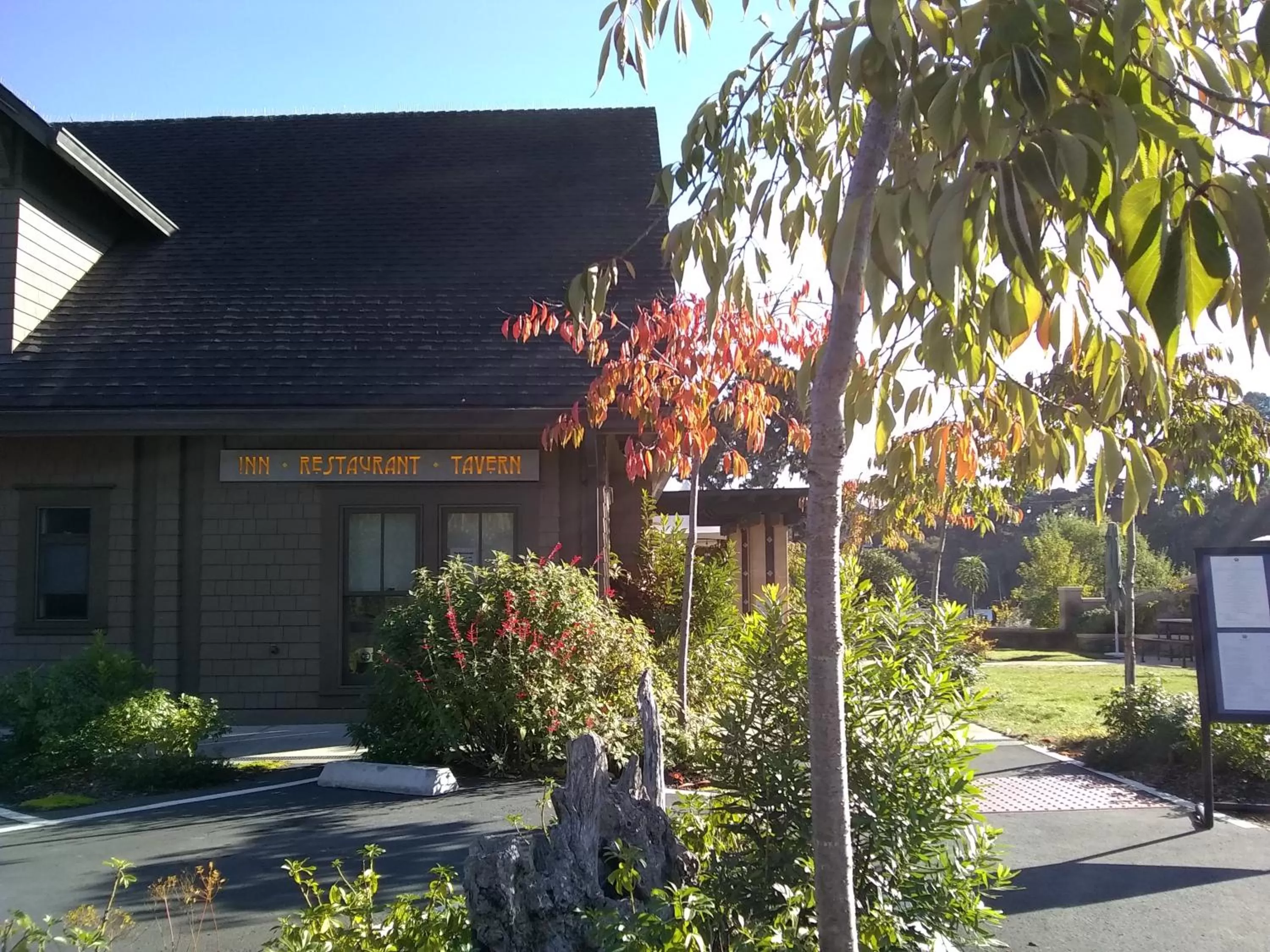 Facade/entrance in Noyo Harbor Inn