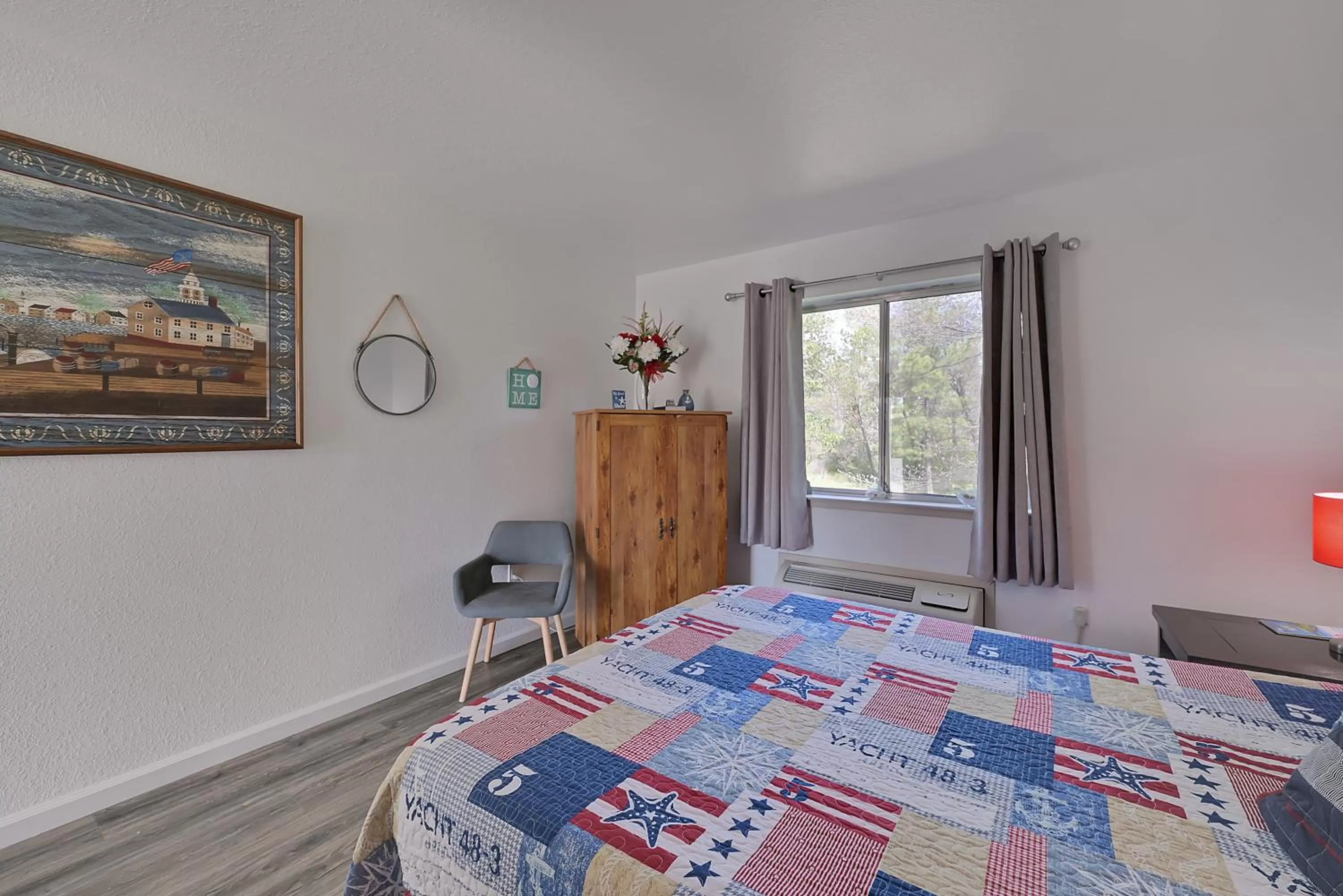 Bedroom in Brownsville Motel
