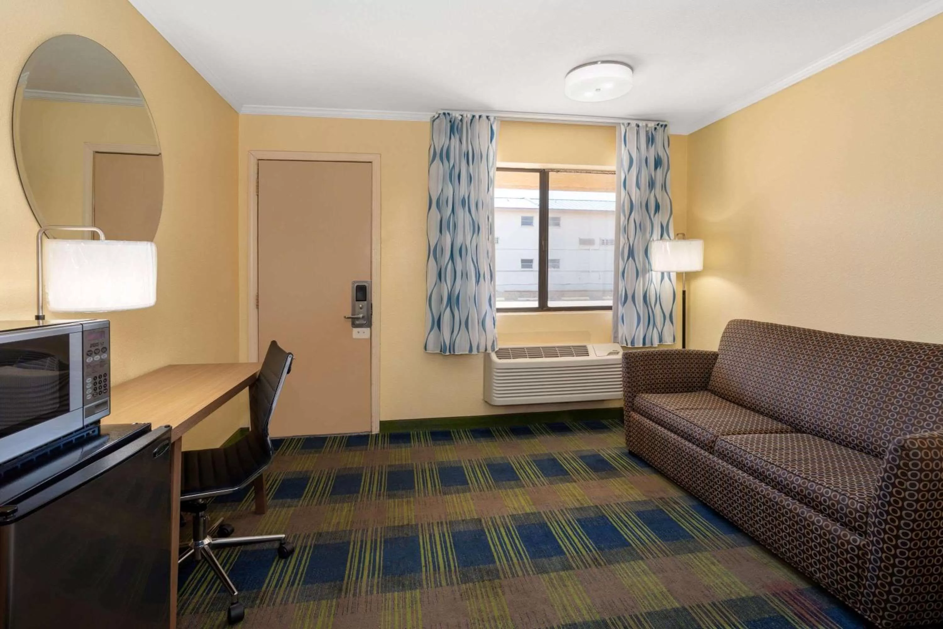 Photo of the whole room, Bed in Days Inn by Wyndham Alamogordo White Sands