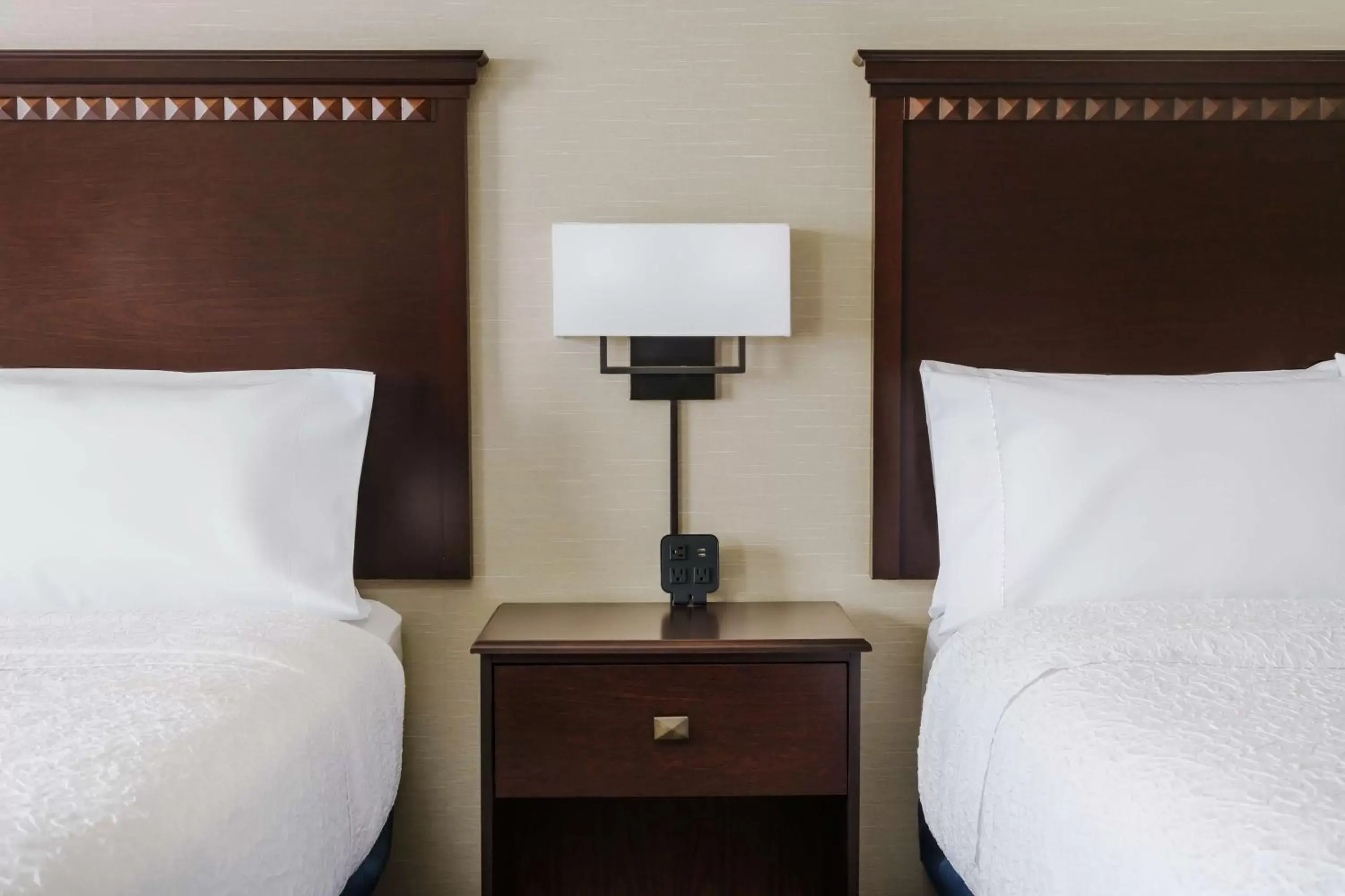 Queen Room with Two Queen Beds - Mobility and Hearing Access/Non-Smoking in Hampton Inn & Suites West Sacramento Queen Room with Two Queen Beds - Mobility and Hearing Access/Non-Smoking in Hampton Inn & Suites West Sacramento