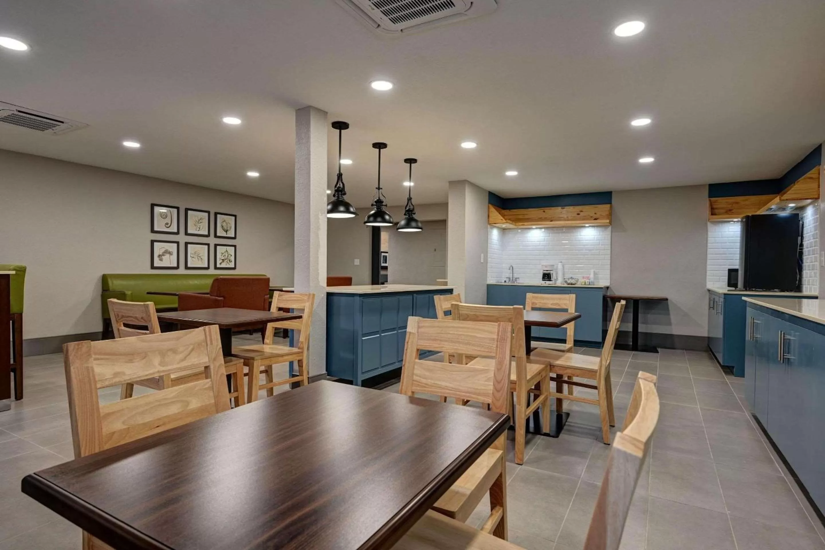 Restaurant/places to eat in Country Inn & Suites by Radisson, Pierre, SD