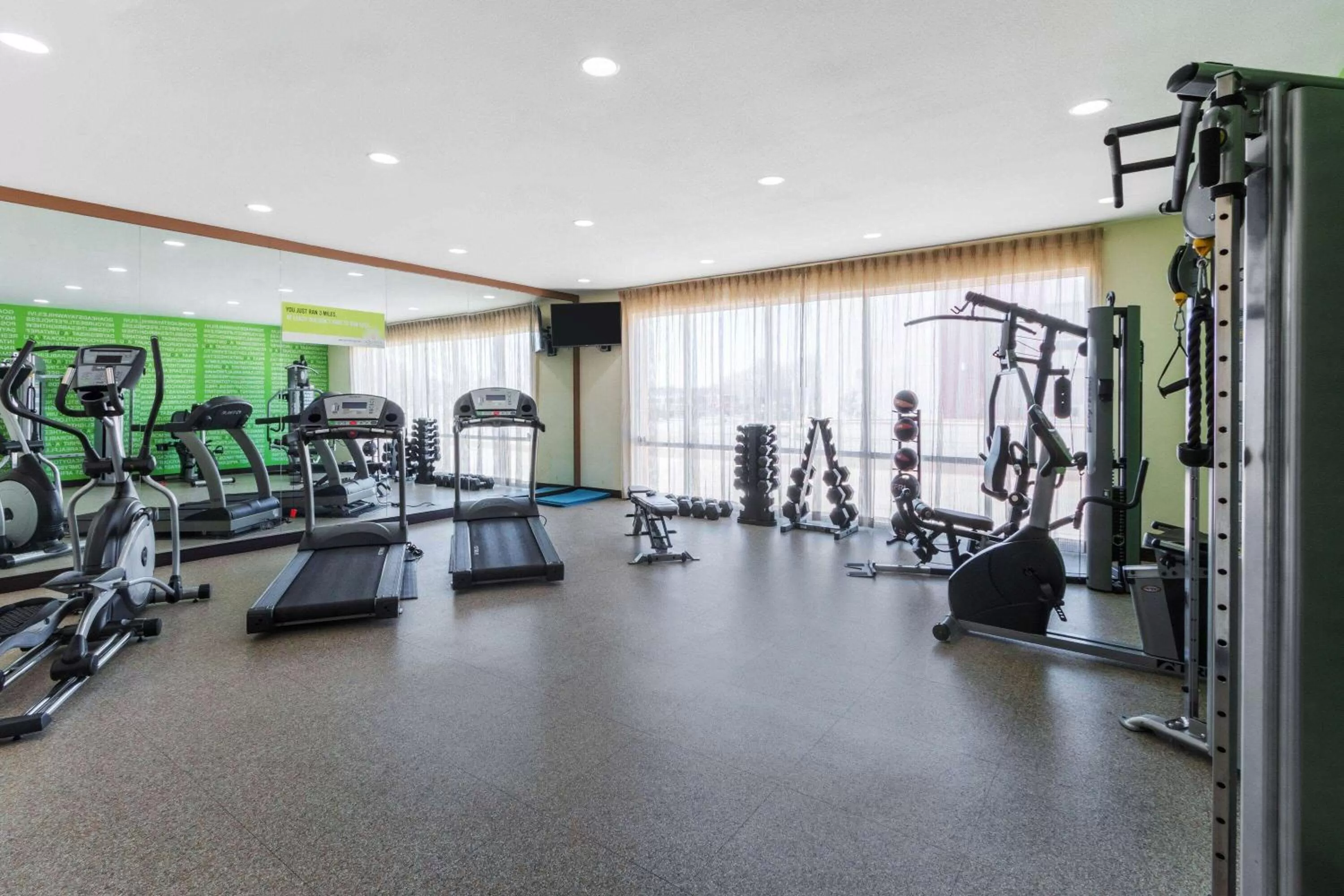 Fitness centre/facilities in La Quinta by Wyndham Artesia