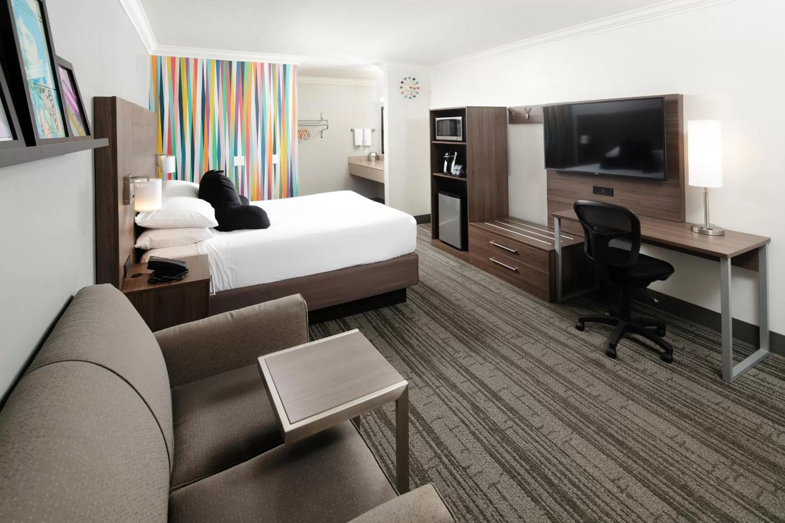 Queen Room - Disability Access/Non-Smoking in Signature Temecula