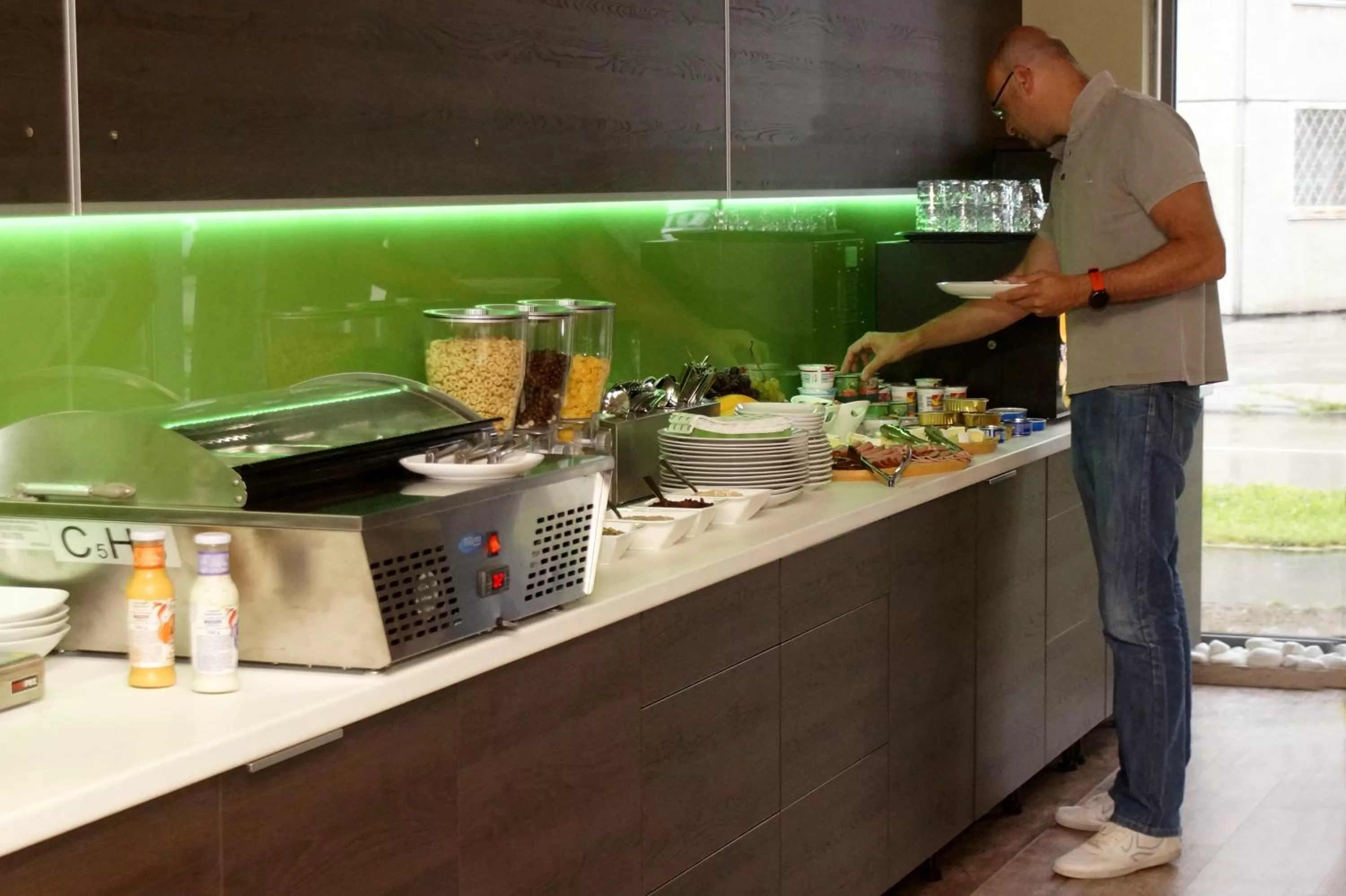 Restaurant/places to eat in Fitromax Sportpanzió Ajka