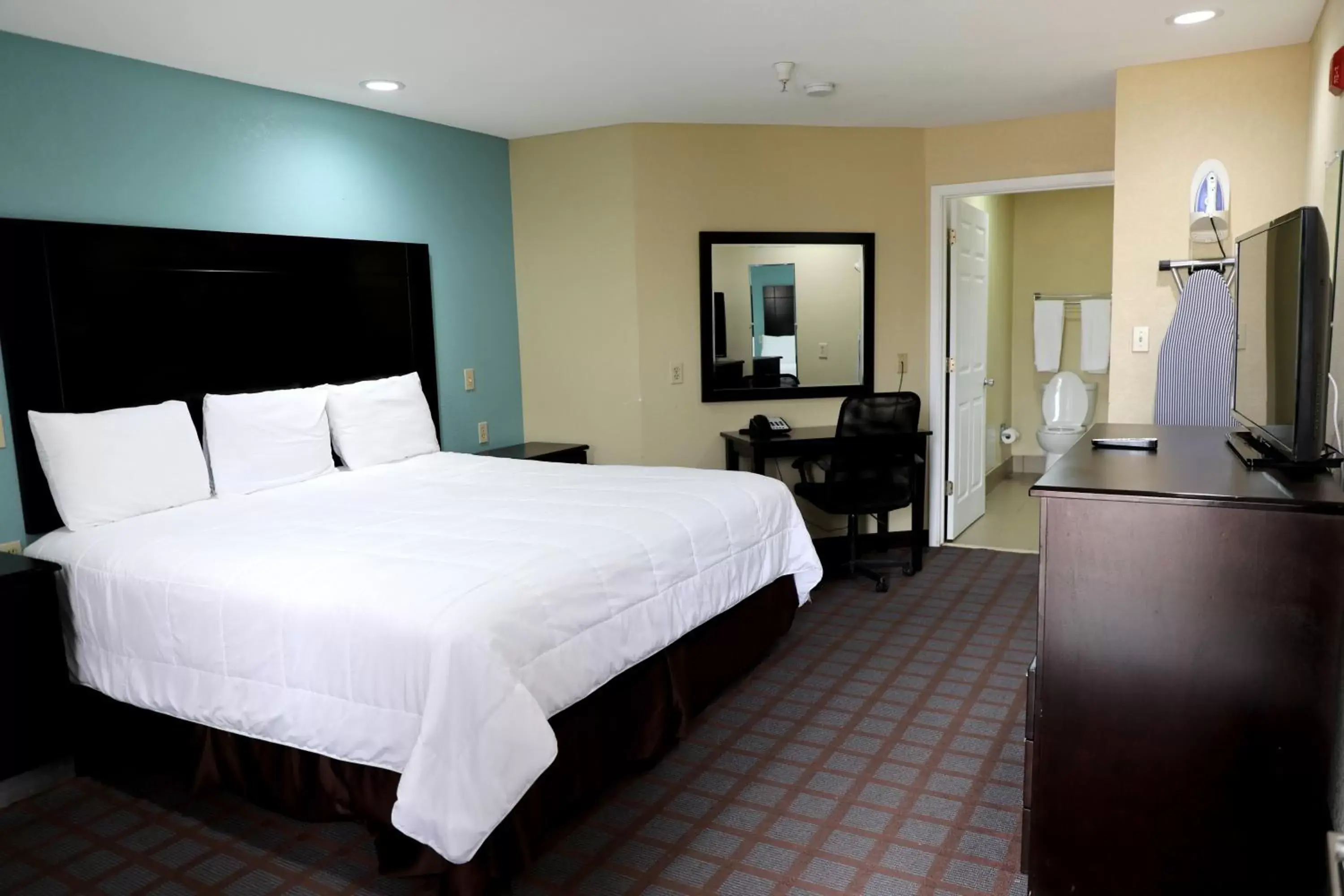 King Room in Ranger Inn & Suites King Room in Ranger Inn & Suites