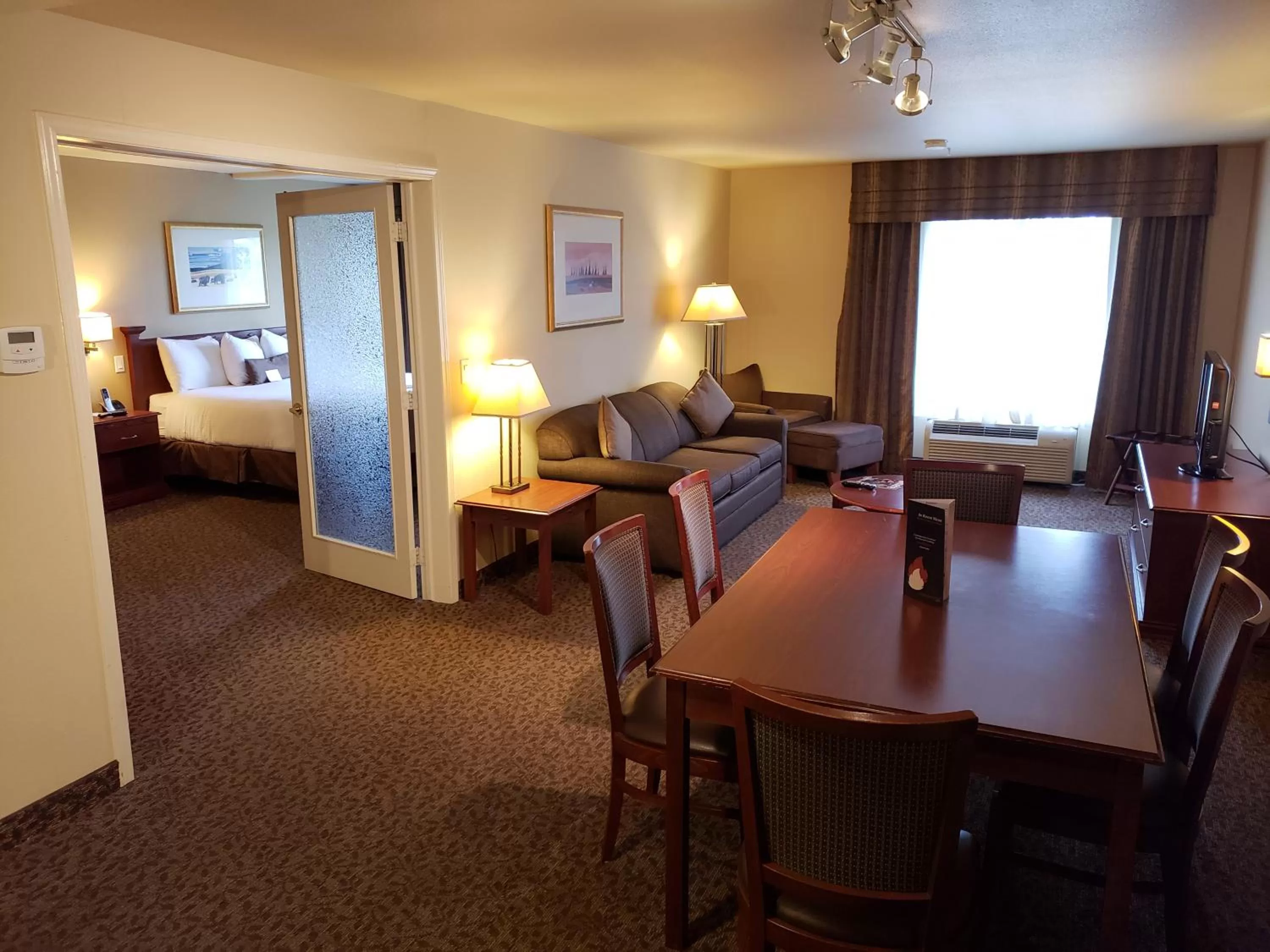 Bed in Wingate by Wyndham - Edmonton West