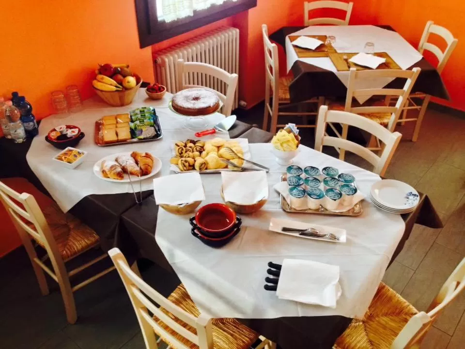 Italian breakfast in Locanda del Viandante