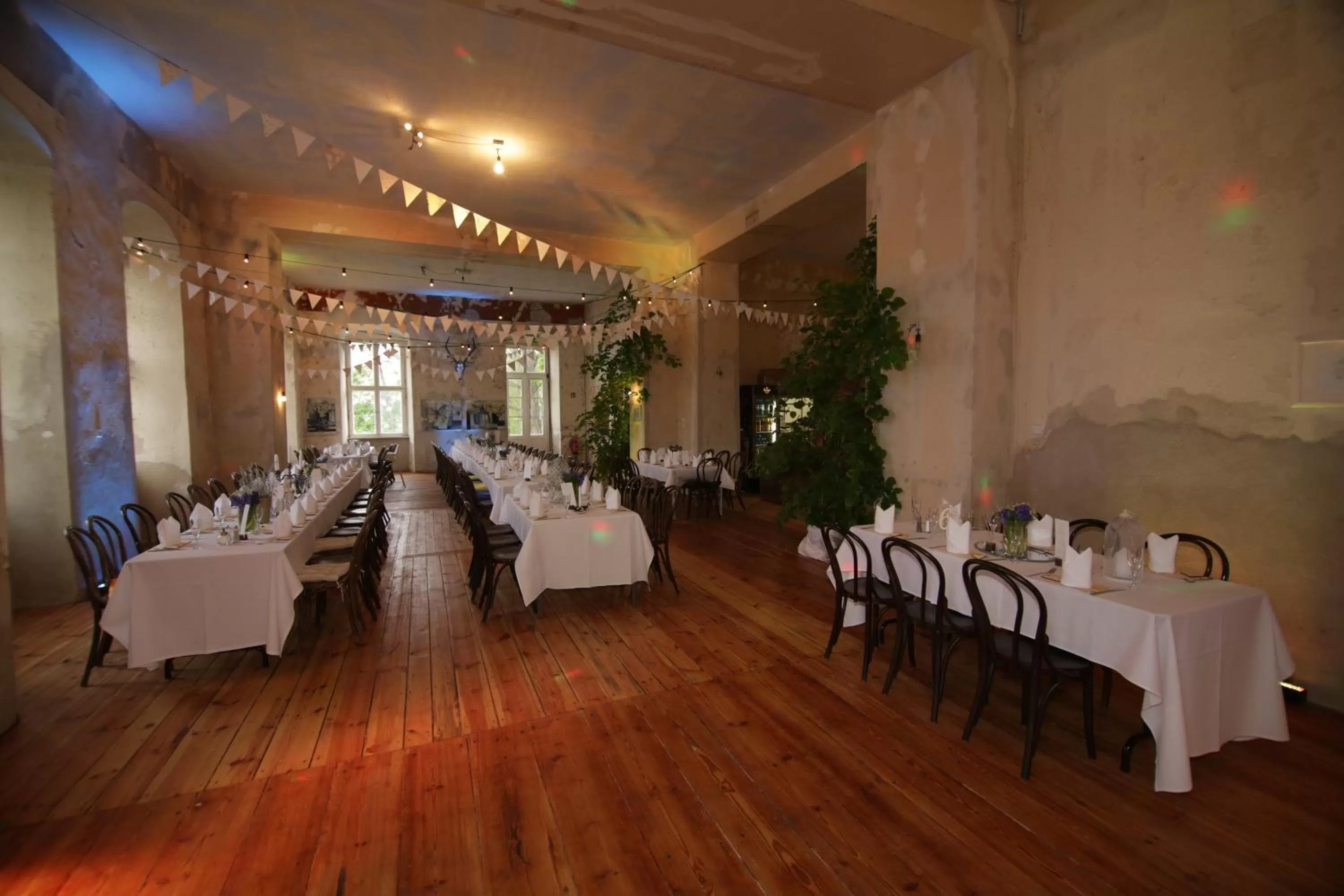 Restaurant/places to eat in Gästehaus Schloss Plaue