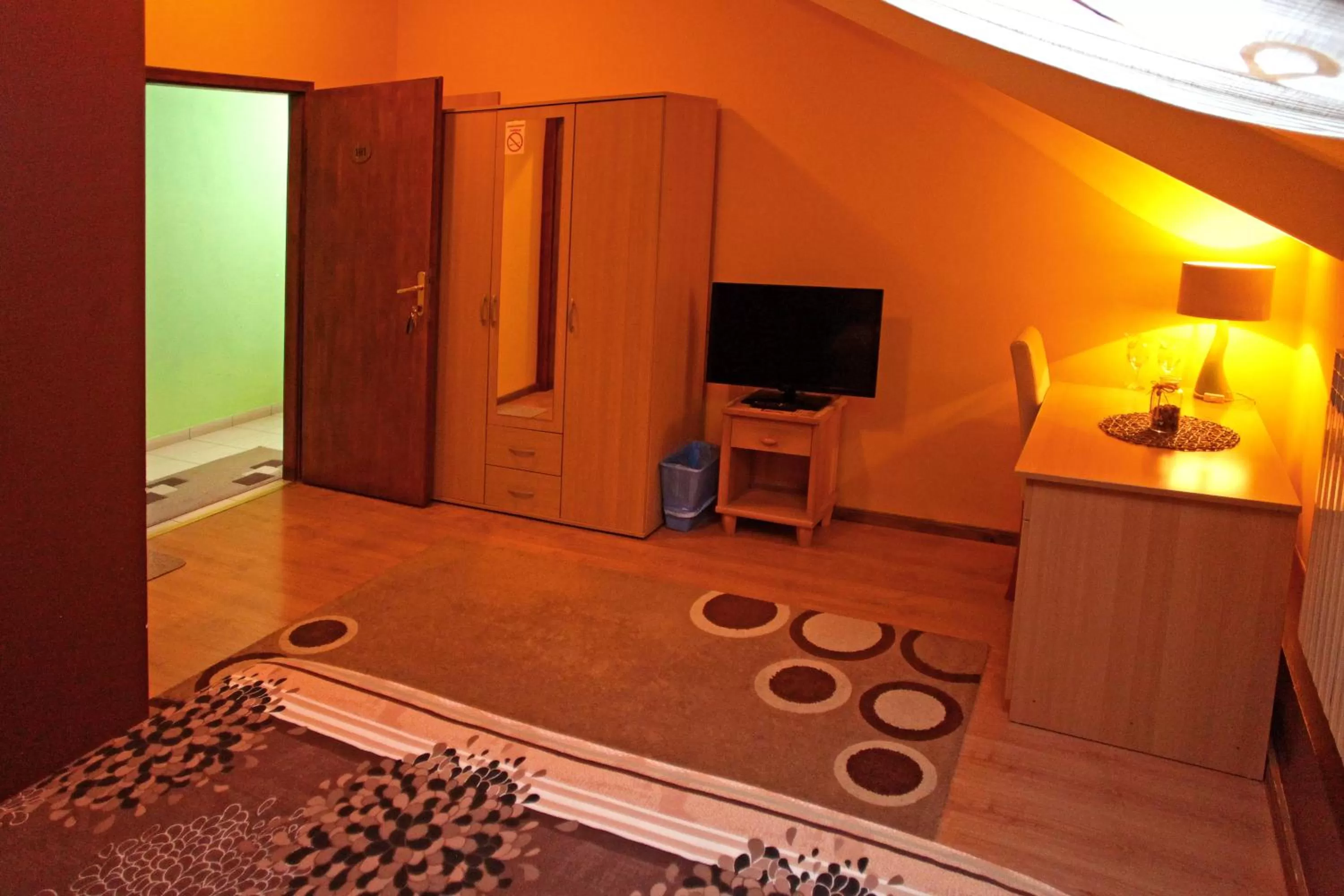 TV and multimedia, TV/Entertainment Center in Rooms Lišnić