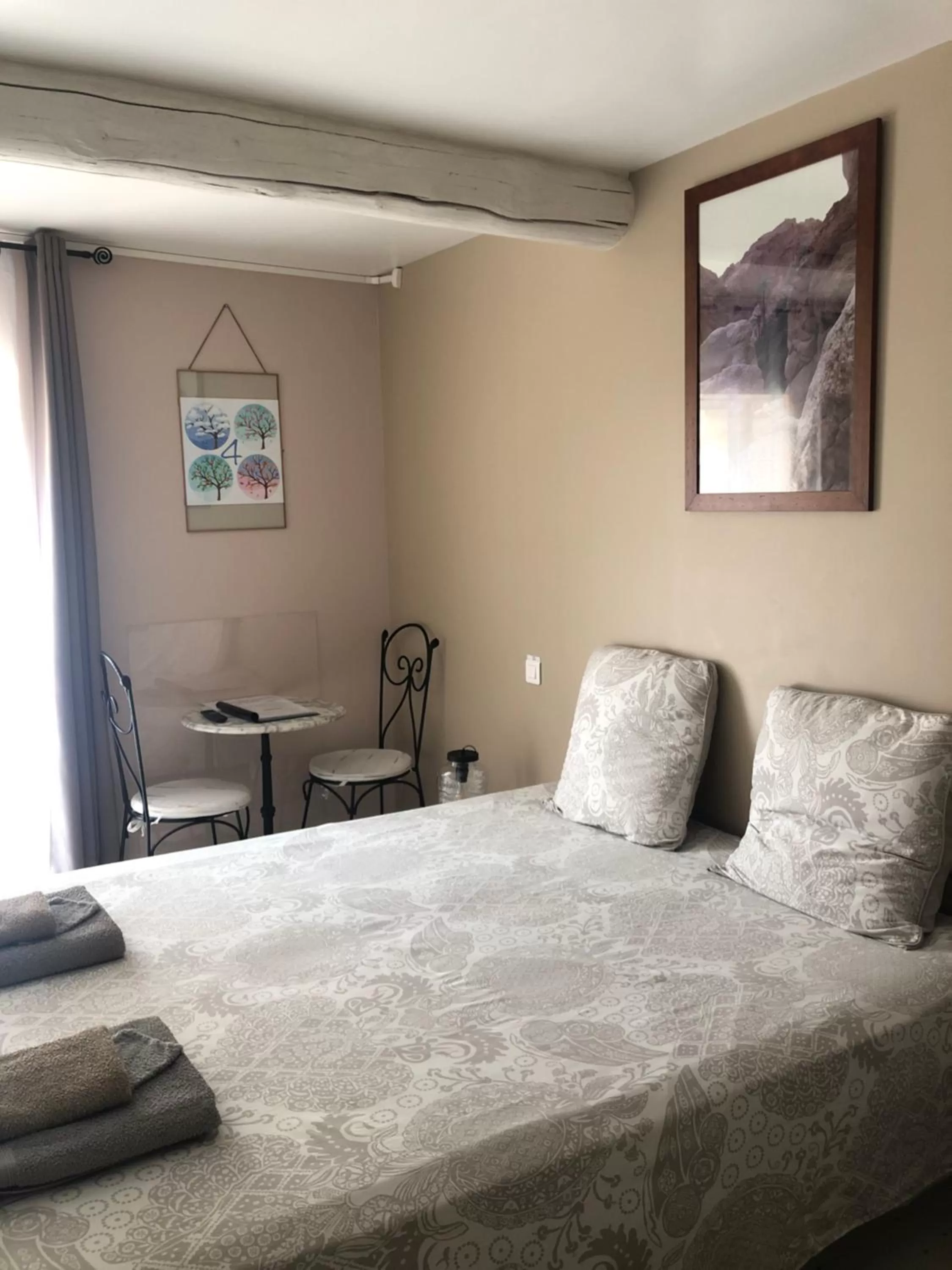 Bed in Eyragues suite parentale