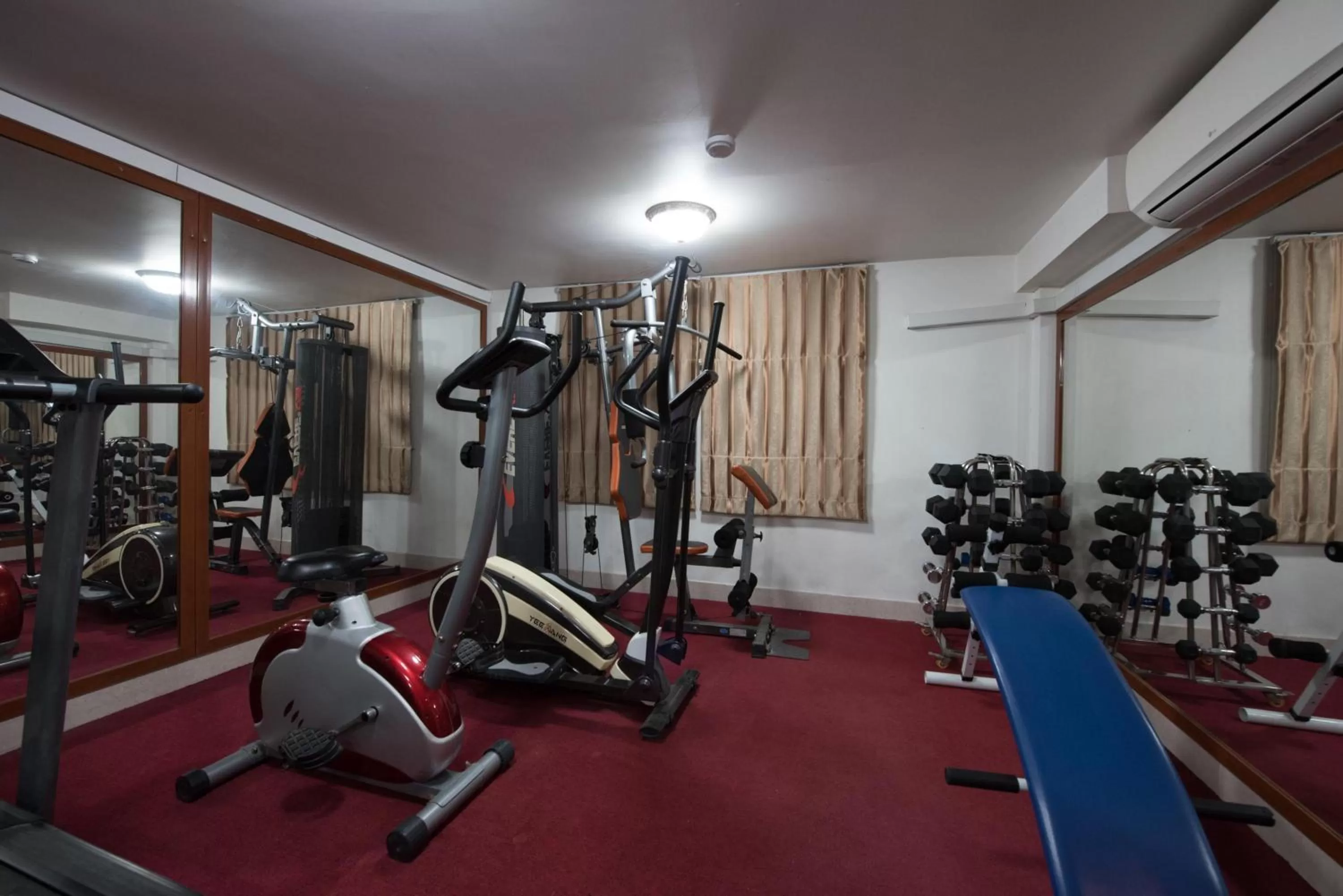 Fitness centre/facilities in Homesyn Hotel
